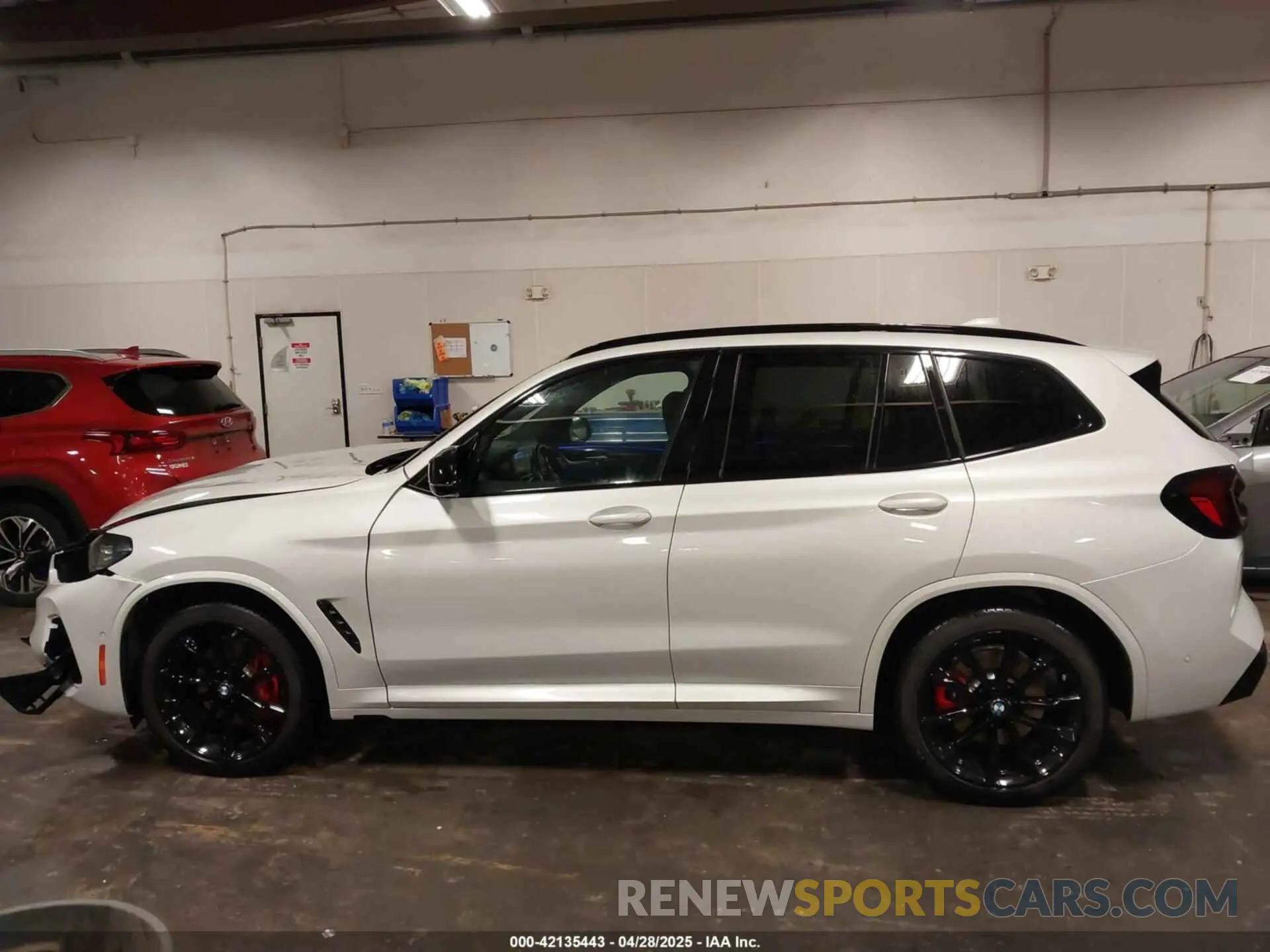 15 Photograph of a damaged car 5UX83DP0XP9T33821 BMW X3 2023
