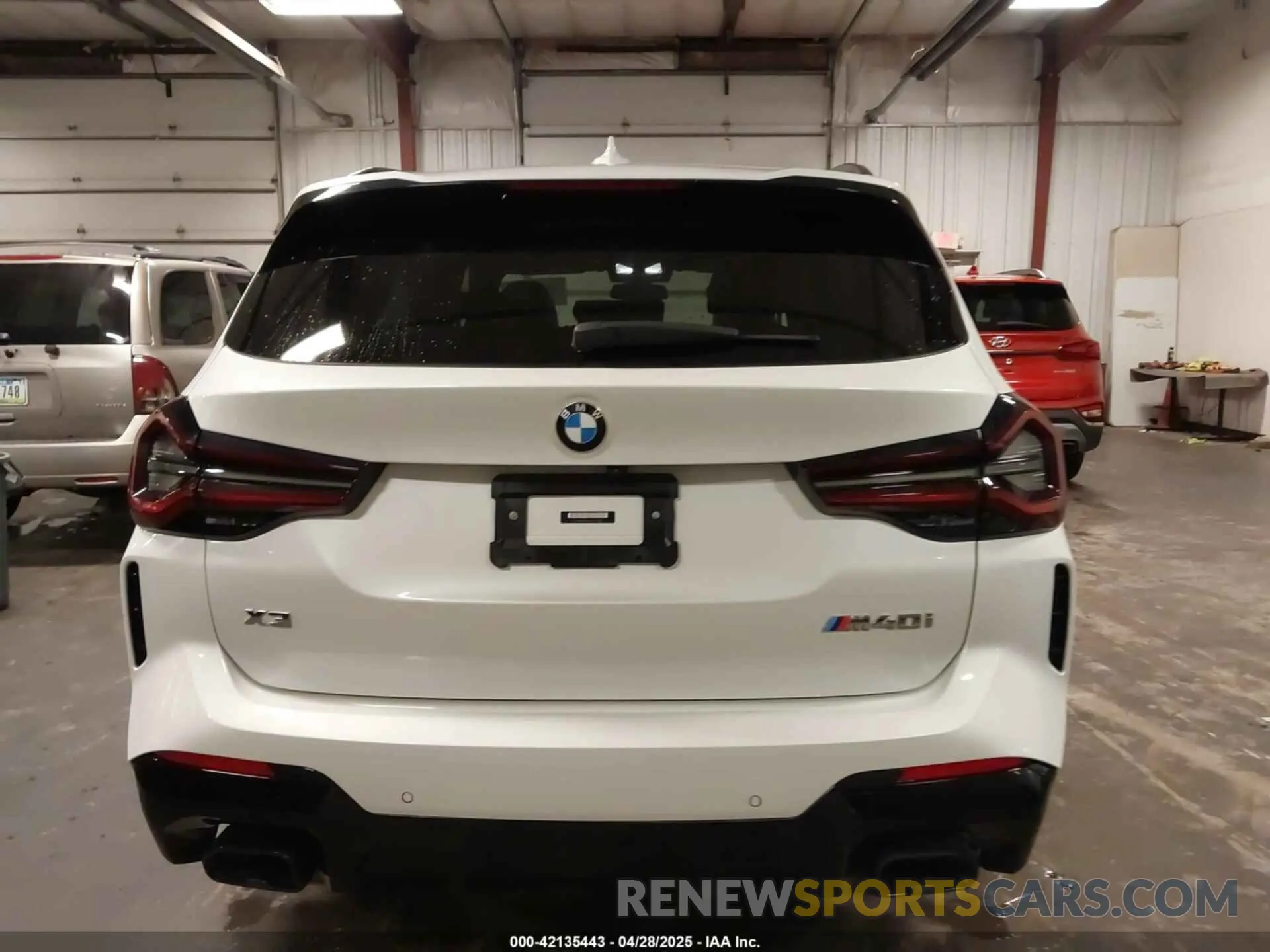 17 Photograph of a damaged car 5UX83DP0XP9T33821 BMW X3 2023