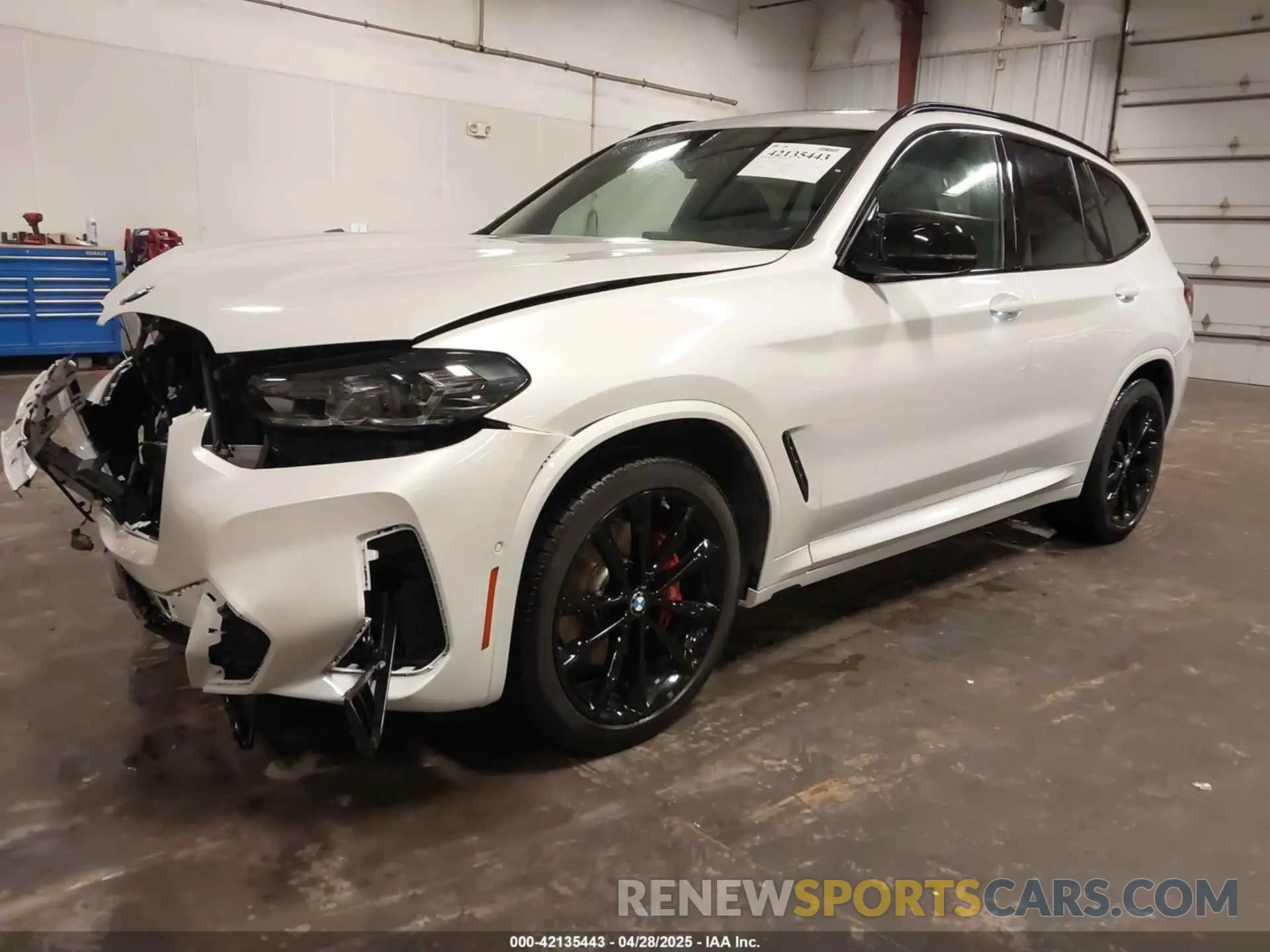 2 Photograph of a damaged car 5UX83DP0XP9T33821 BMW X3 2023