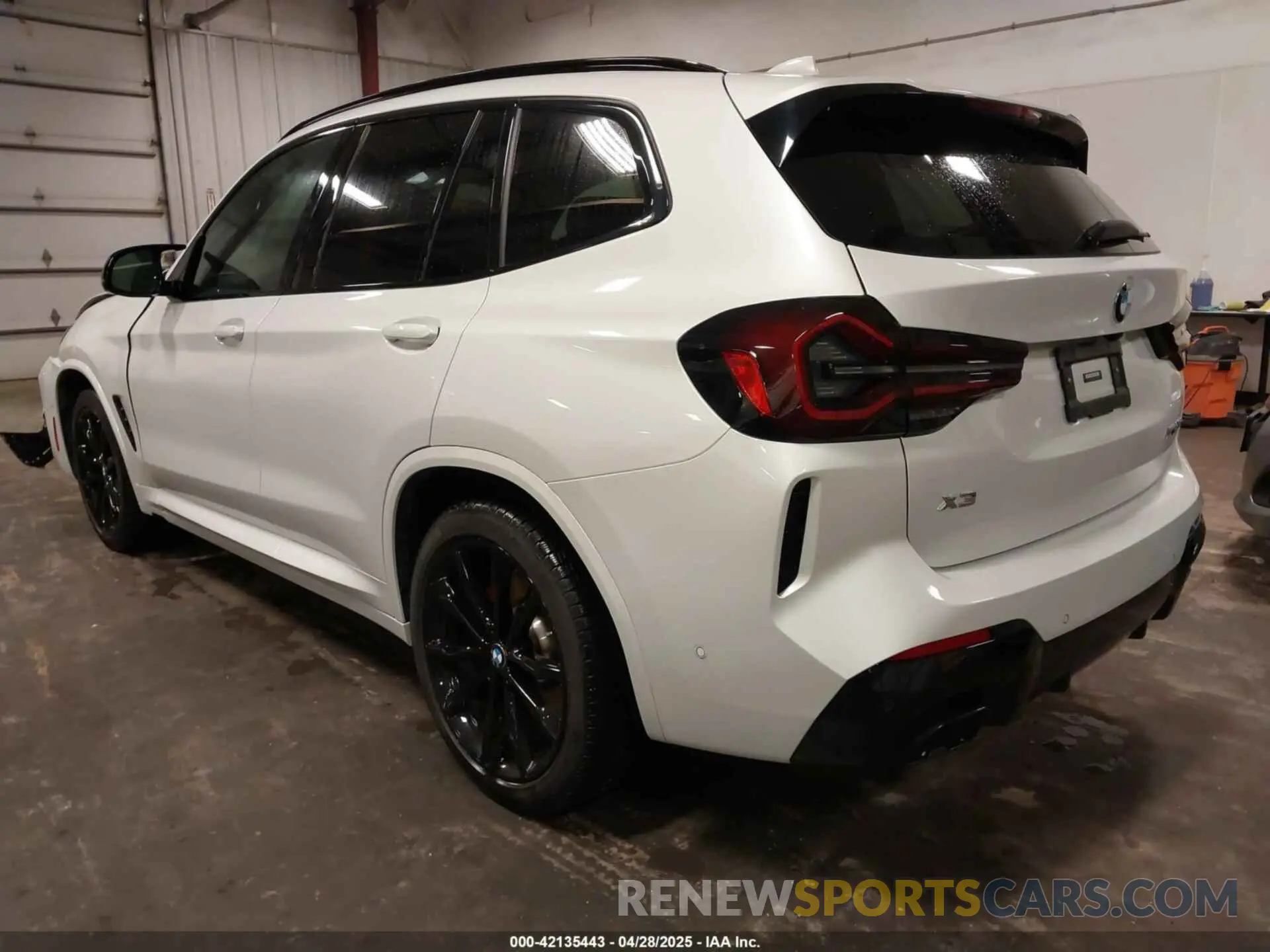 3 Photograph of a damaged car 5UX83DP0XP9T33821 BMW X3 2023