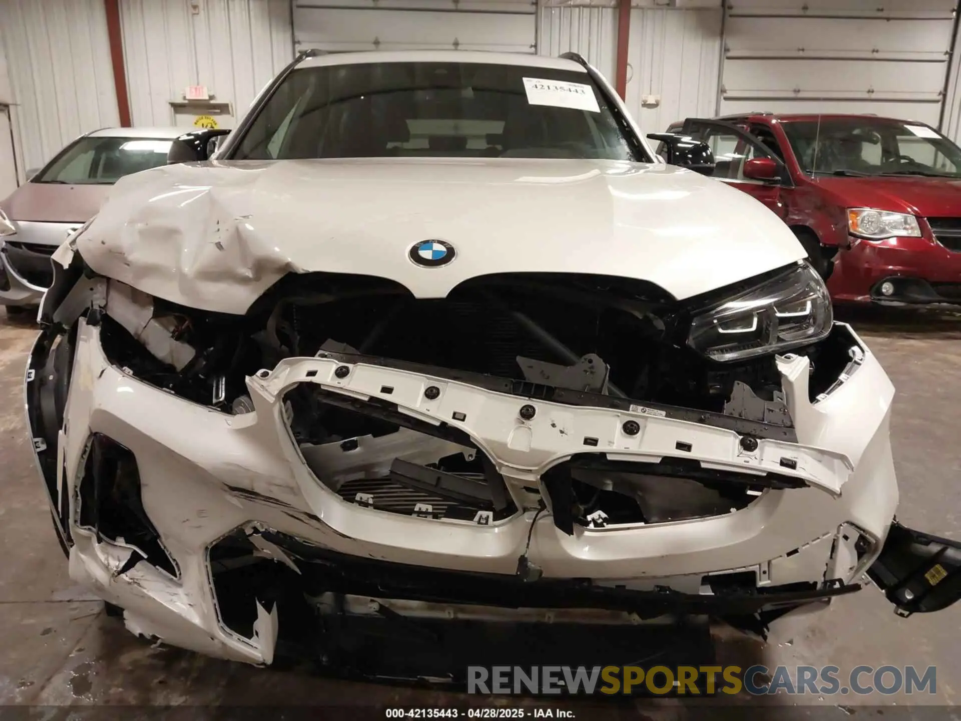 6 Photograph of a damaged car 5UX83DP0XP9T33821 BMW X3 2023