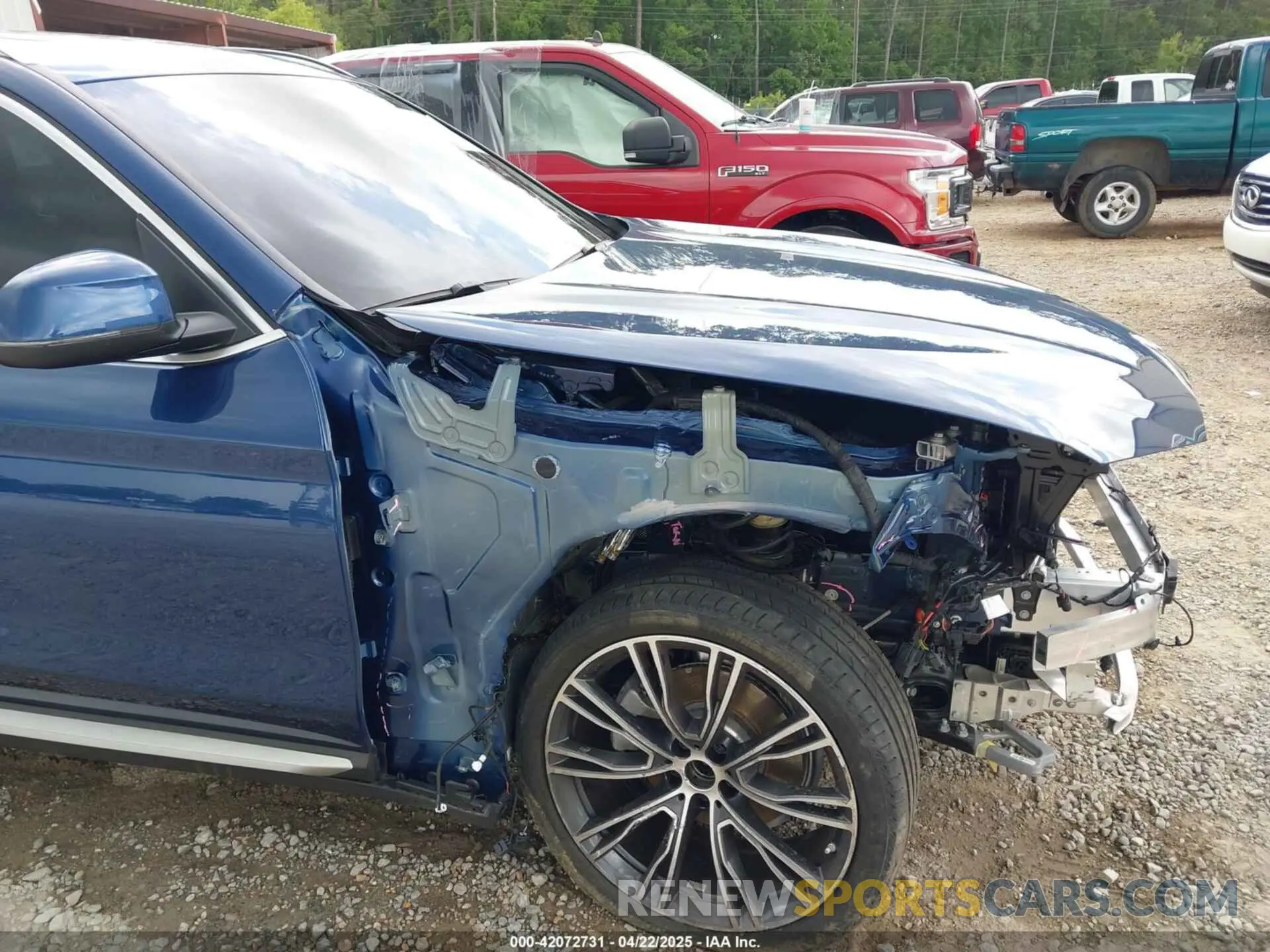 18 Photograph of a damaged car 5UX43DP00R9U75600 BMW X3 2024