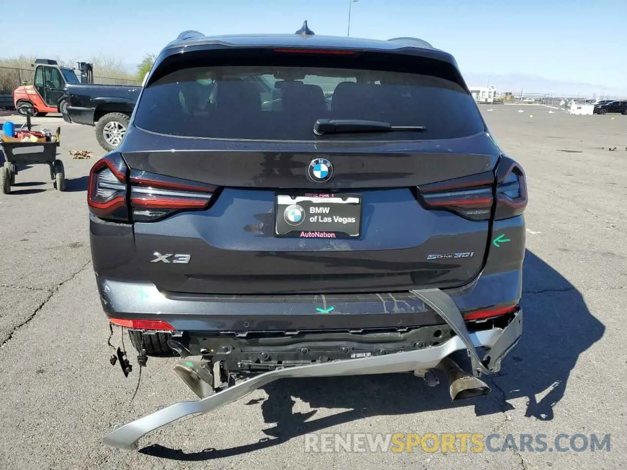 6 Photograph of a damaged car 5UX43DP00R9V00382 BMW X3 2024