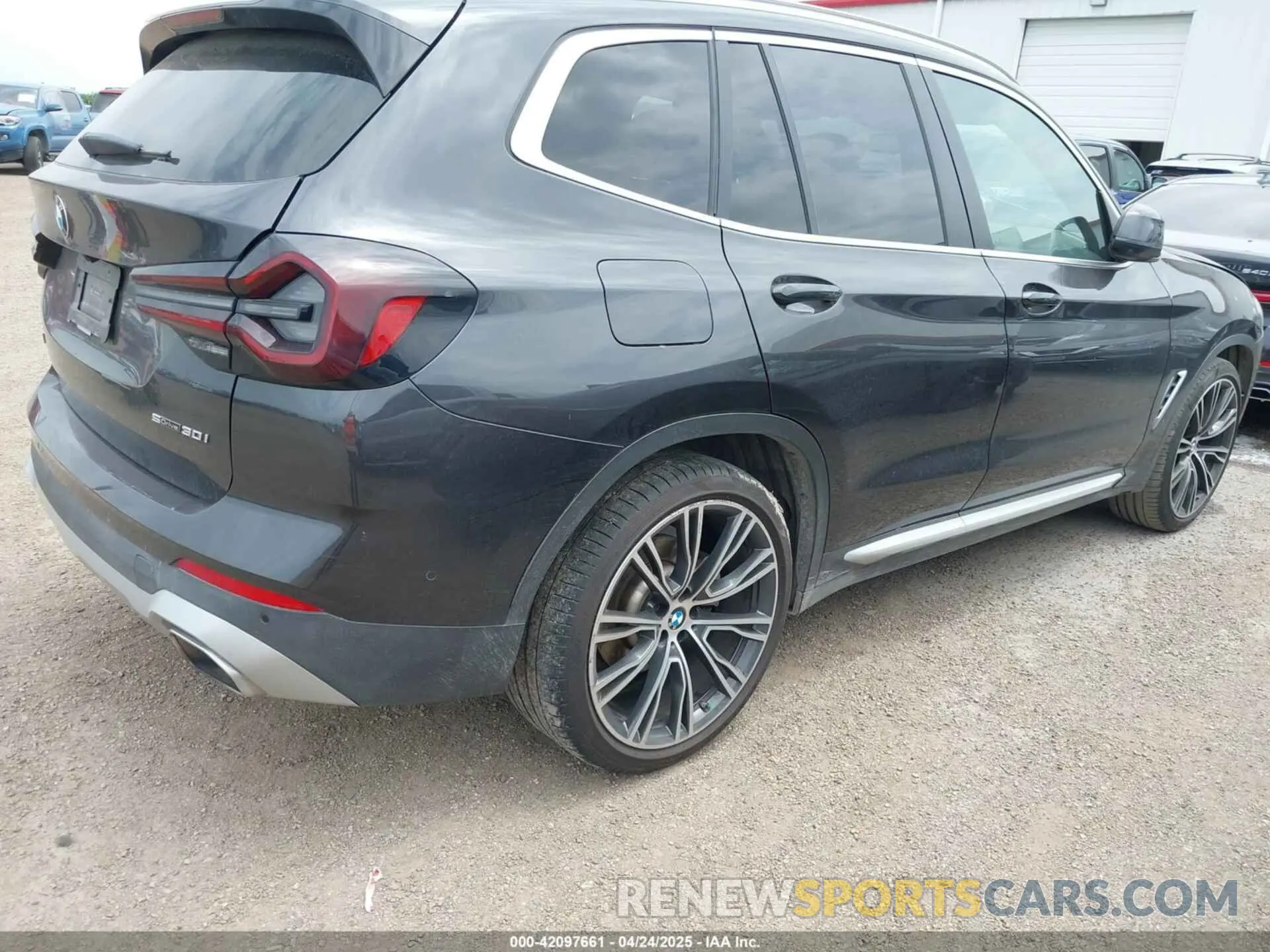 4 Фотография поврежденного автомобиля 5UX43DP02R9U52335 BMW X3 2024