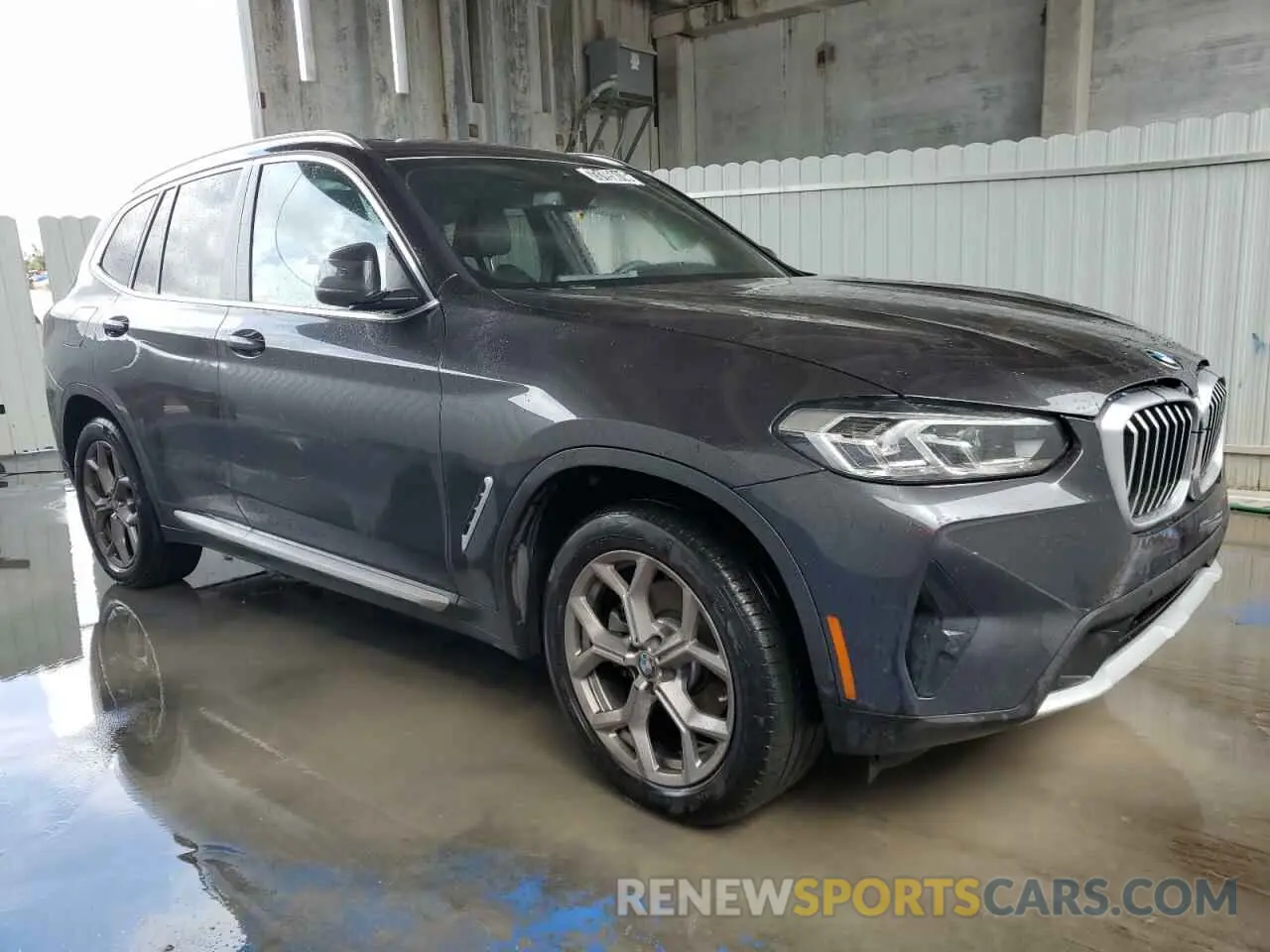 4 Photograph of a damaged car 5UX43DP02R9U65313 BMW X3 2024