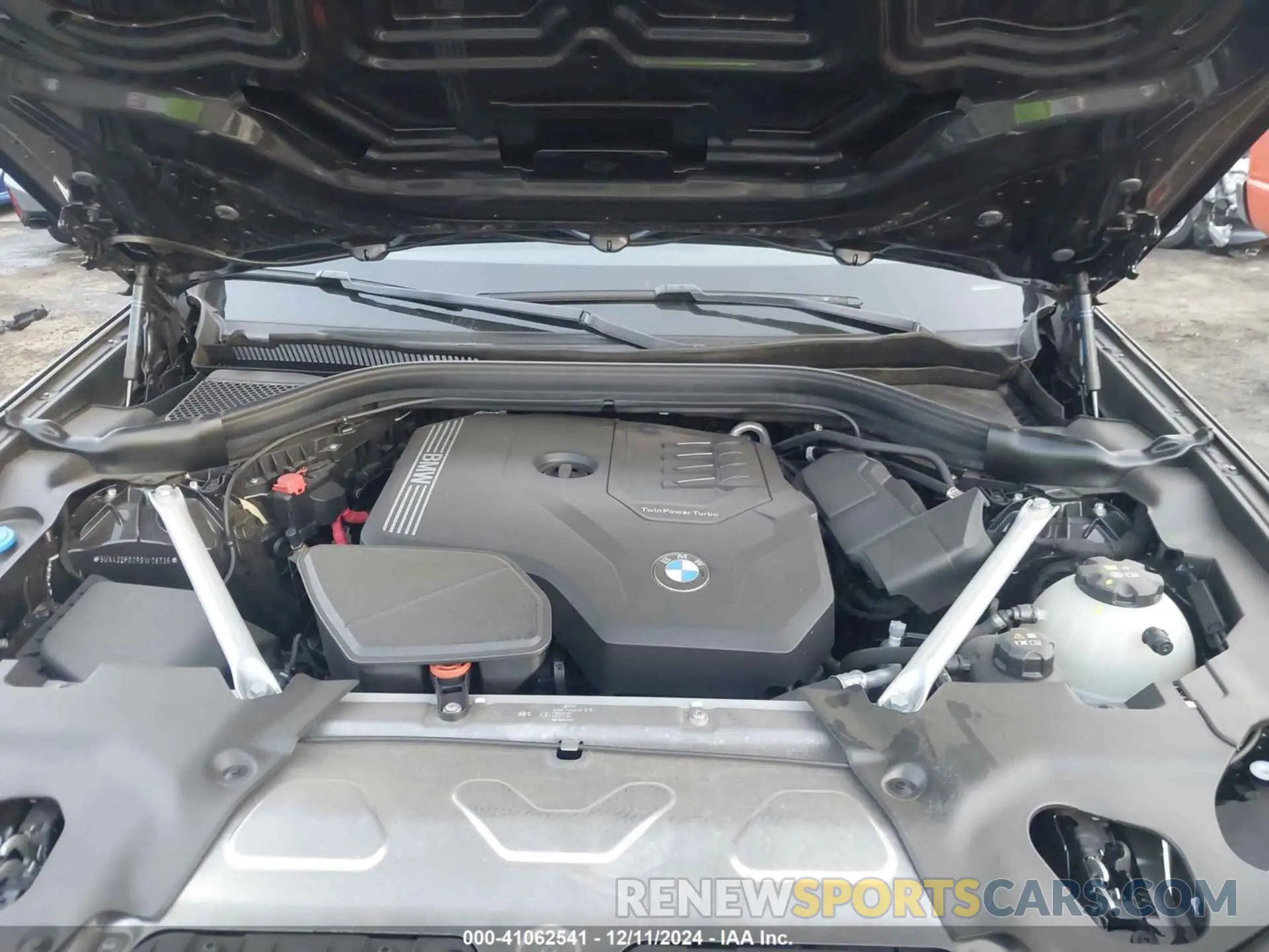 10 Photograph of a damaged car 5UX43DP02R9W28736 BMW X3 2024