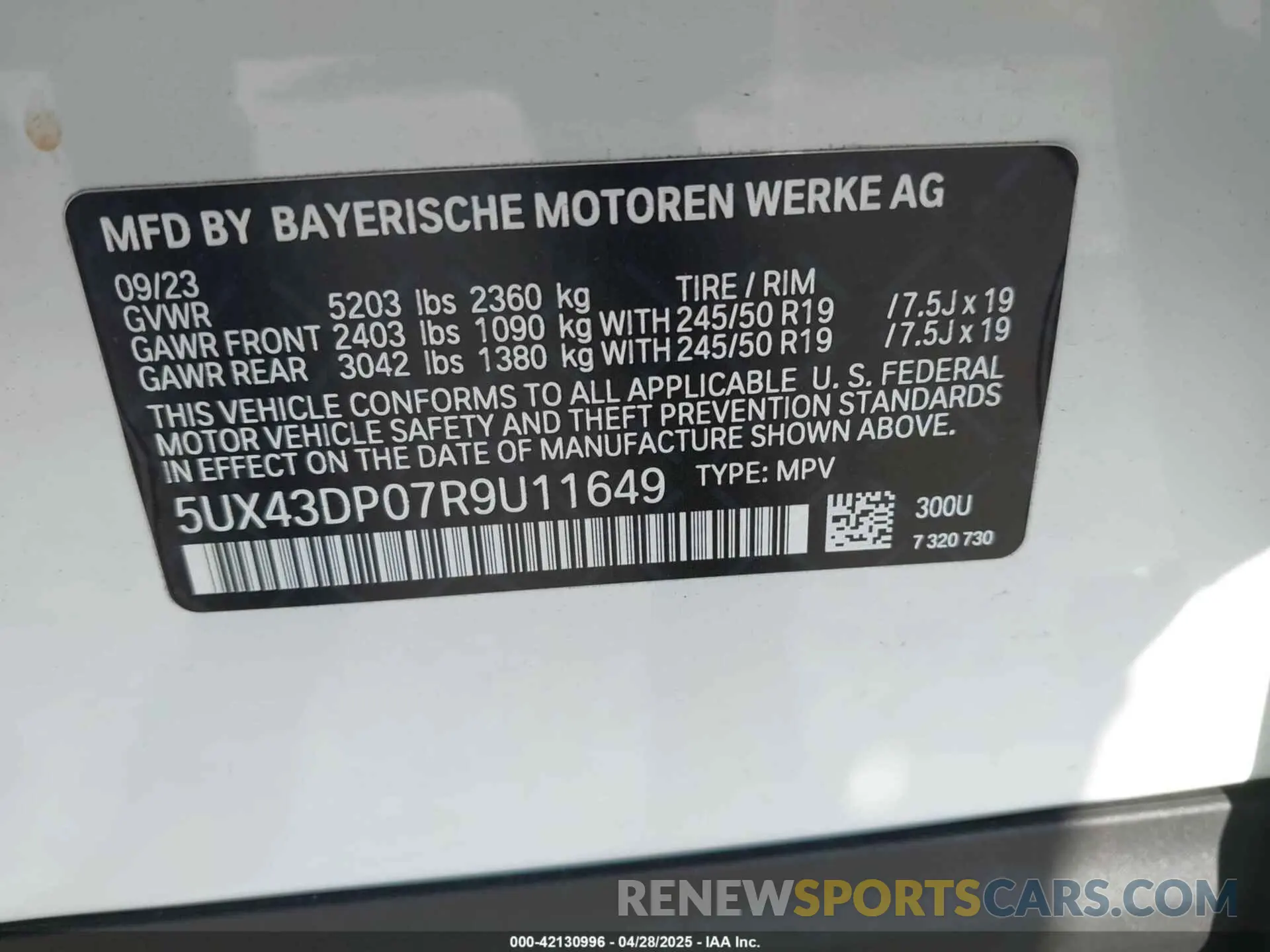9 Photograph of a damaged car 5UX43DP07R9U11649 BMW X3 2024