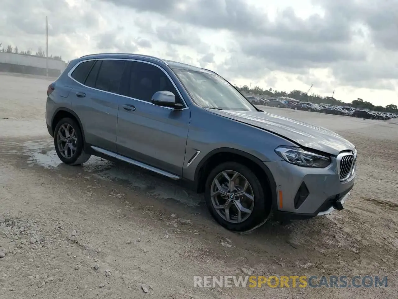 4 Photograph of a damaged car 5UX43DP08R9U98638 BMW X3 2024