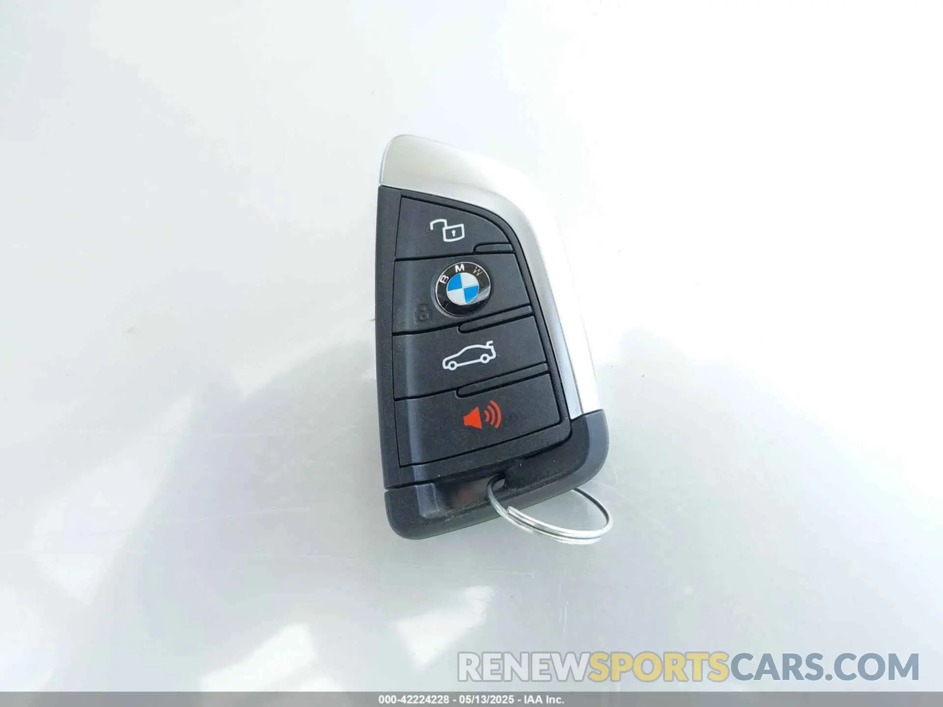 11 Photograph of a damaged car 5UX43DP08R9W68982 BMW X3 2024
