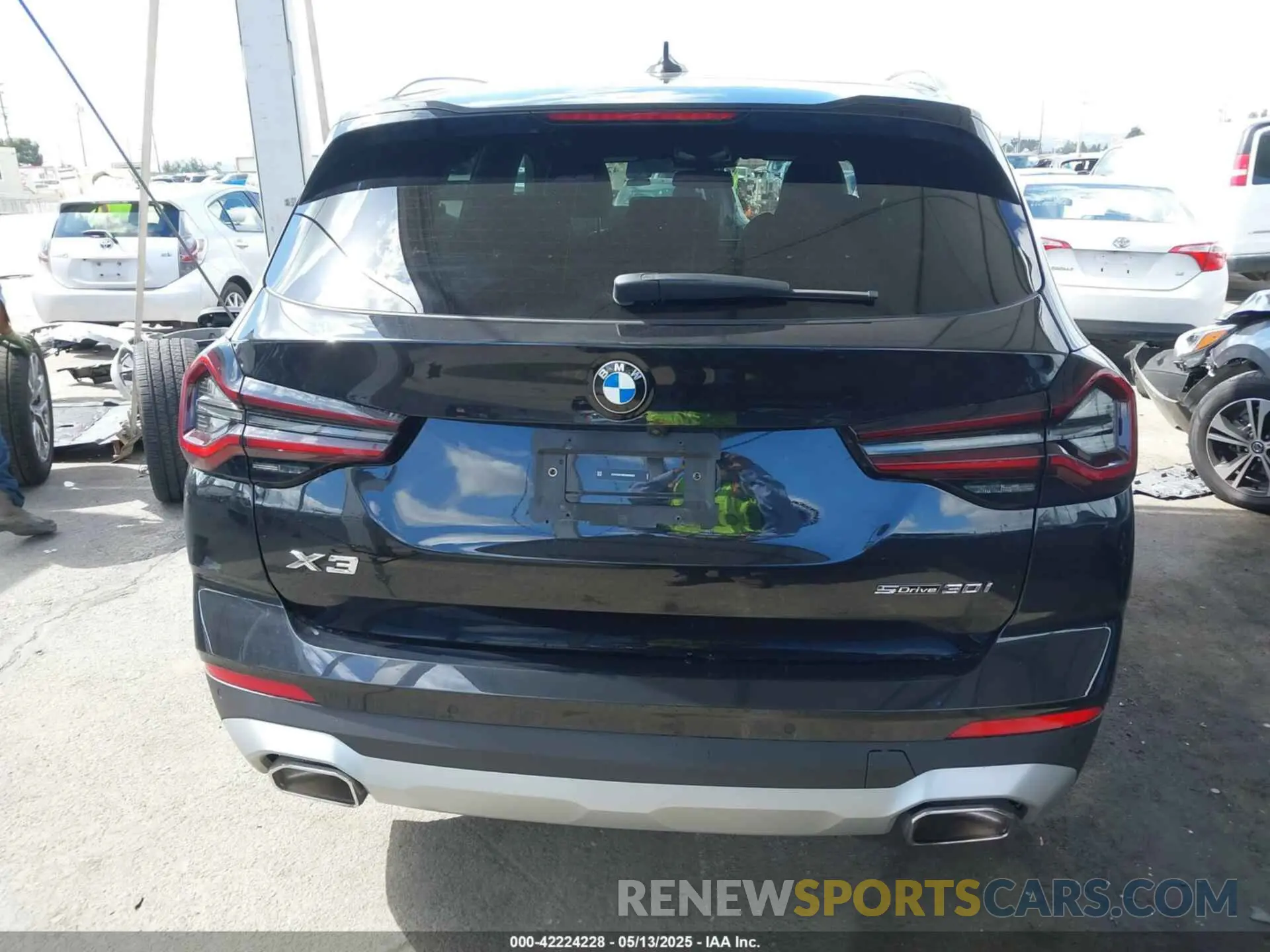 16 Photograph of a damaged car 5UX43DP08R9W68982 BMW X3 2024