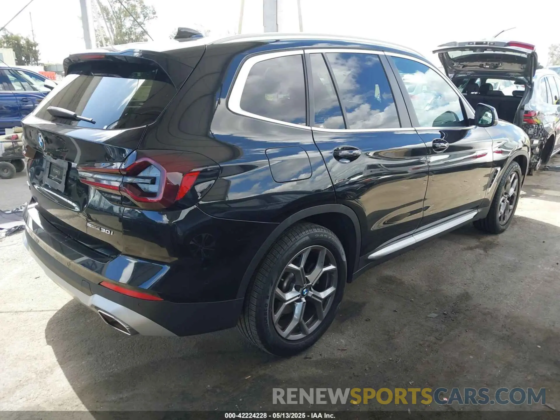 4 Photograph of a damaged car 5UX43DP08R9W68982 BMW X3 2024