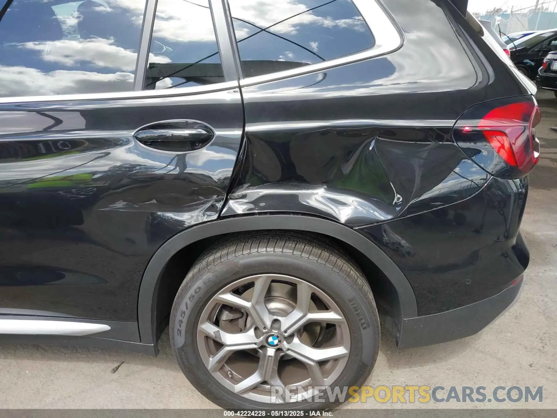 6 Photograph of a damaged car 5UX43DP08R9W68982 BMW X3 2024