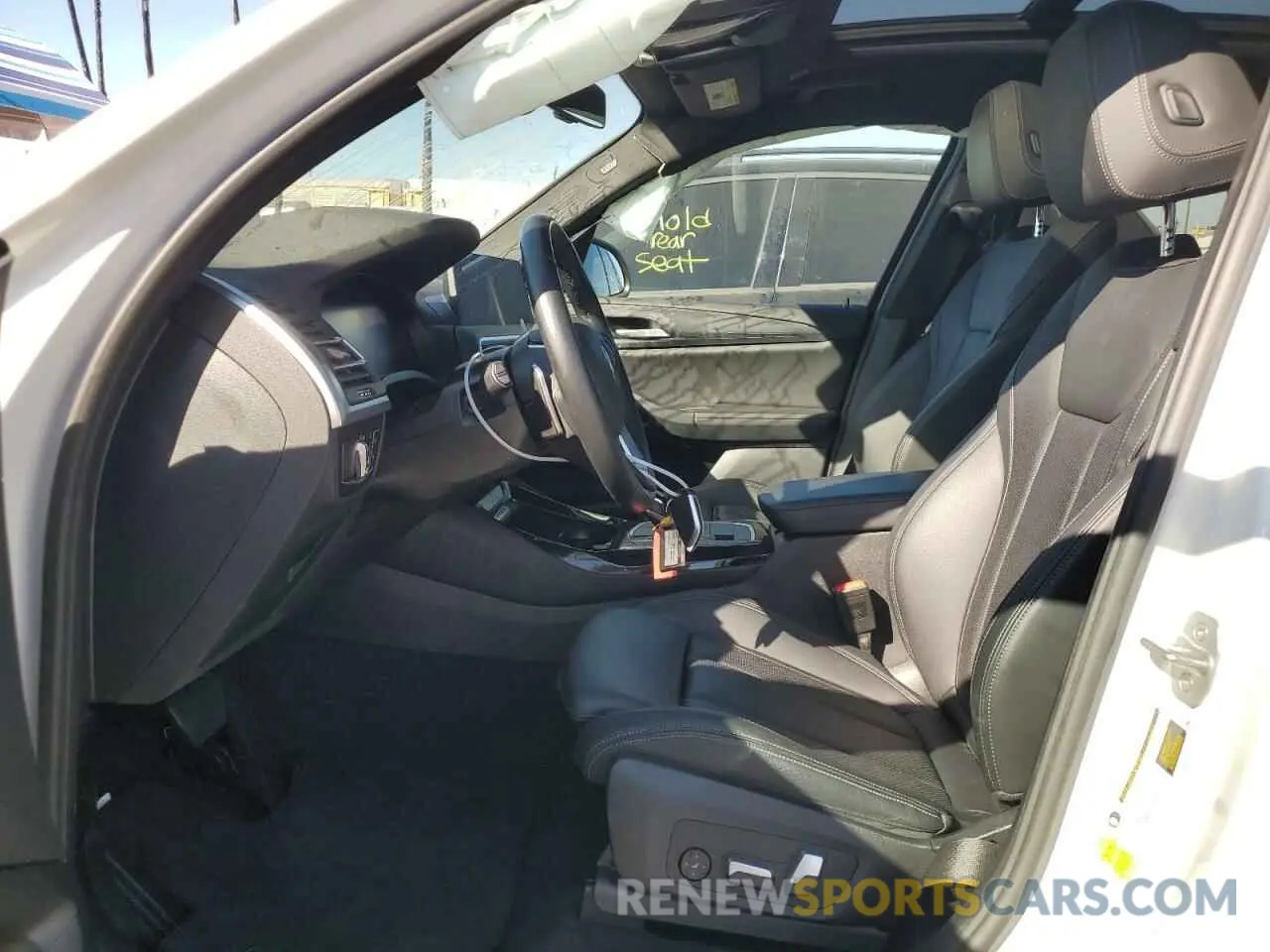 7 Photograph of a damaged car 5UX43DP09R9T40180 BMW X3 2024