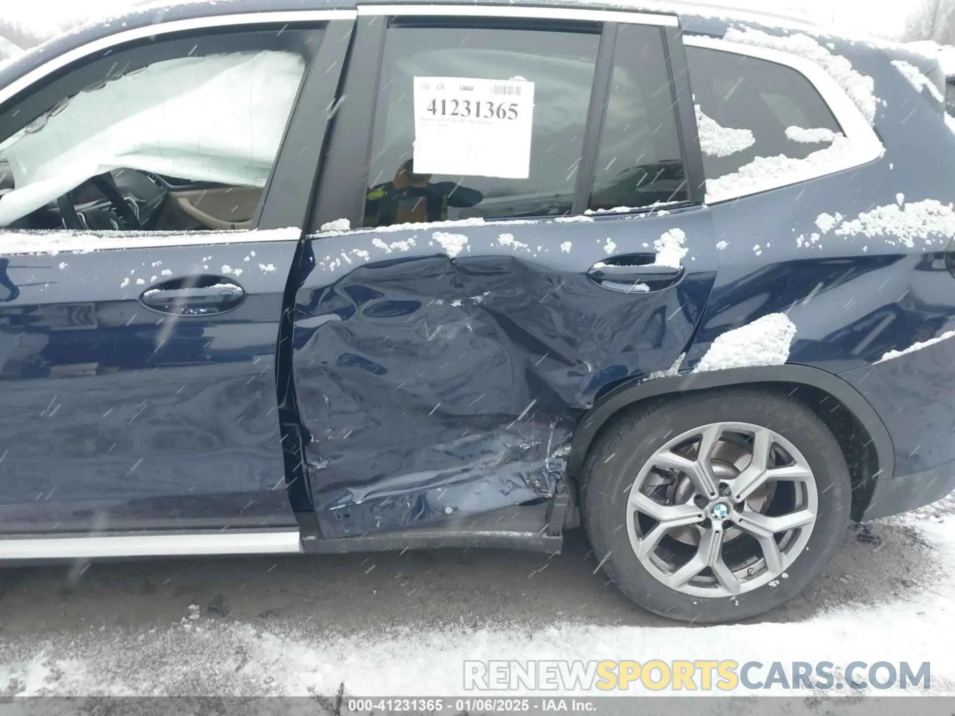 6 Photograph of a damaged car 5UX53DP01R9U94905 BMW X3 2024