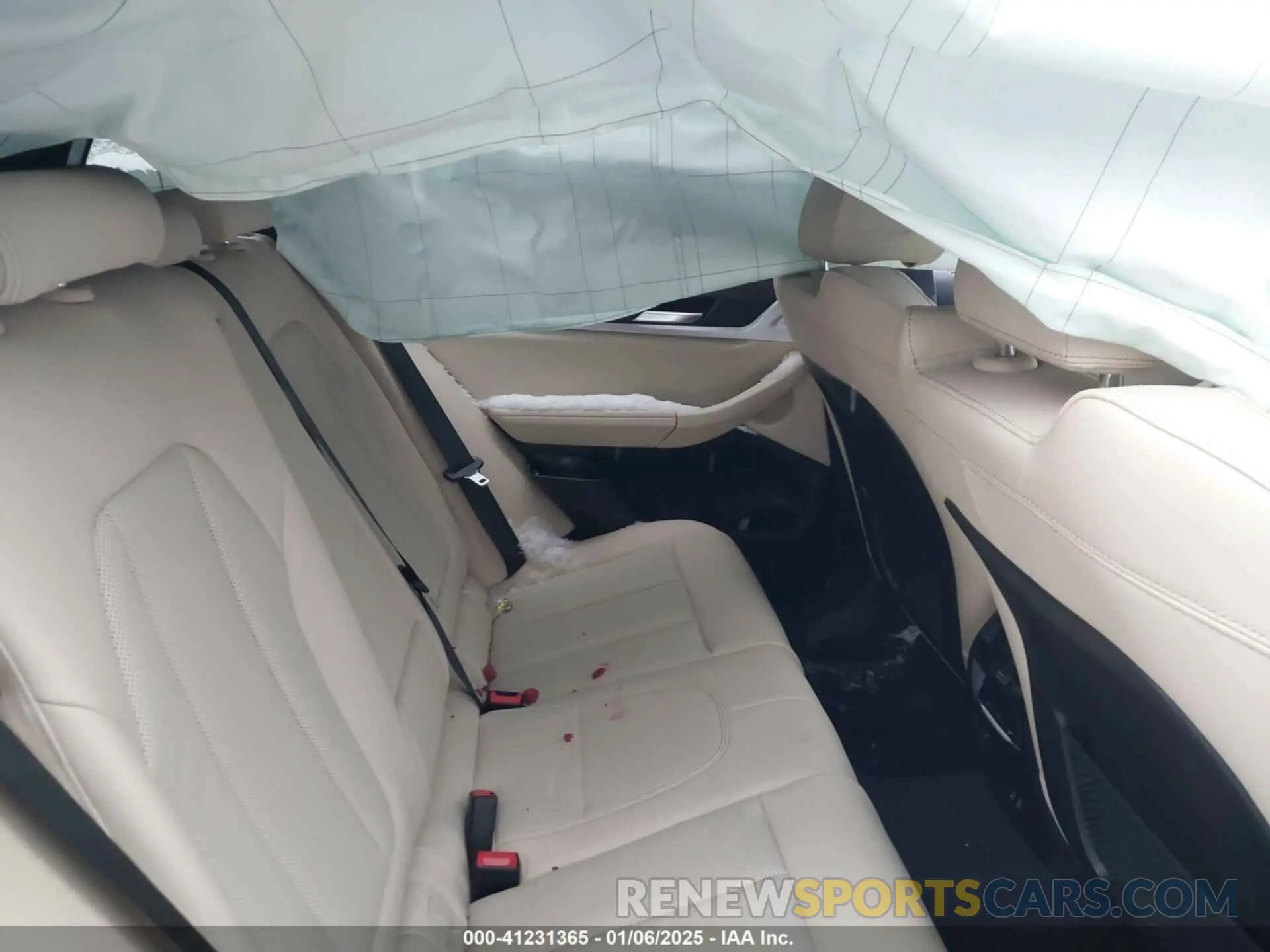 8 Photograph of a damaged car 5UX53DP01R9U94905 BMW X3 2024
