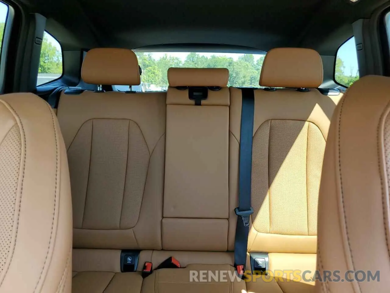 10 Photograph of a damaged car 5UX53DP02R9X46354 BMW X3 2024