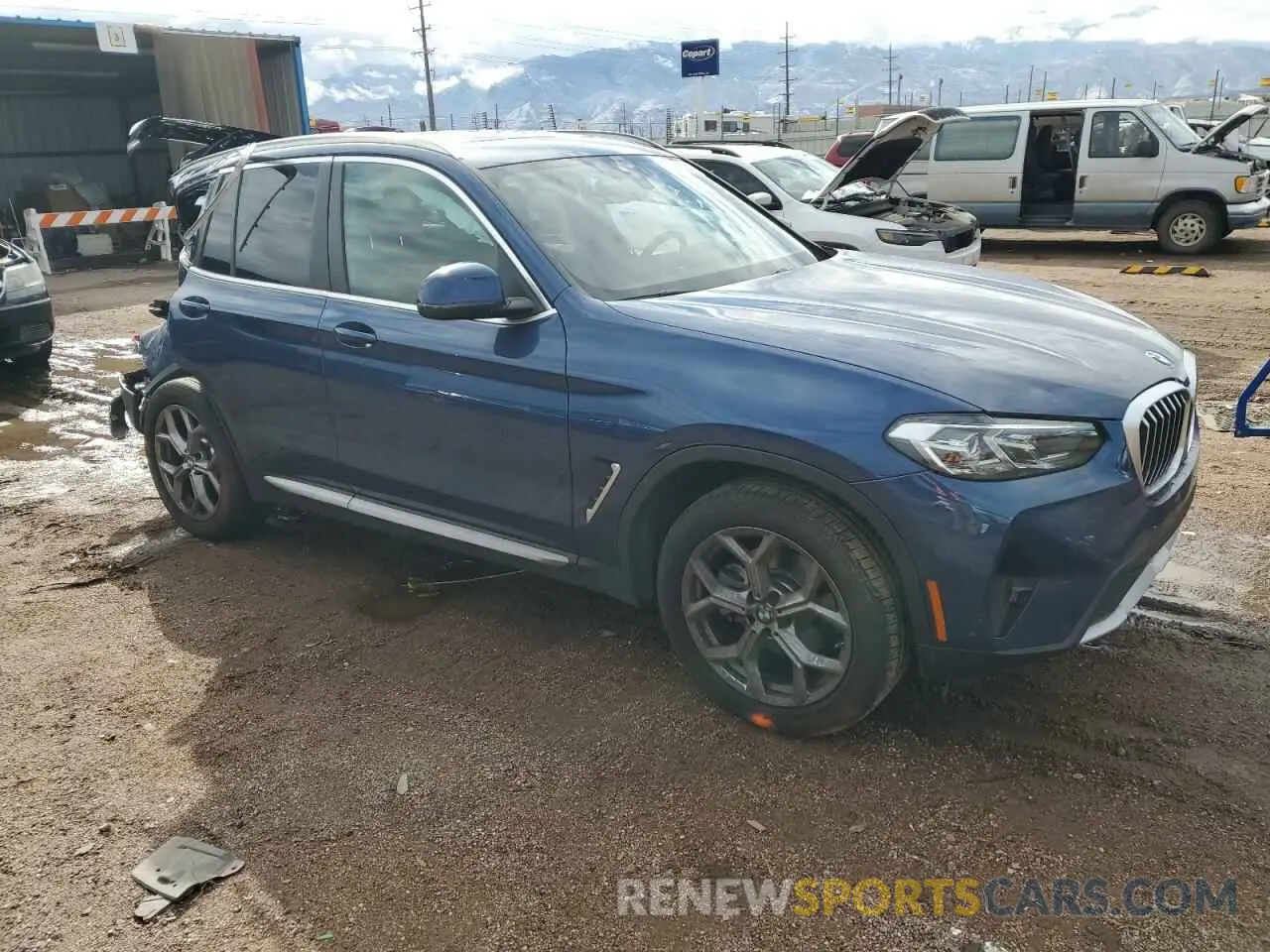 4 Photograph of a damaged car 5UX53DP04R9V91550 BMW X3 2024
