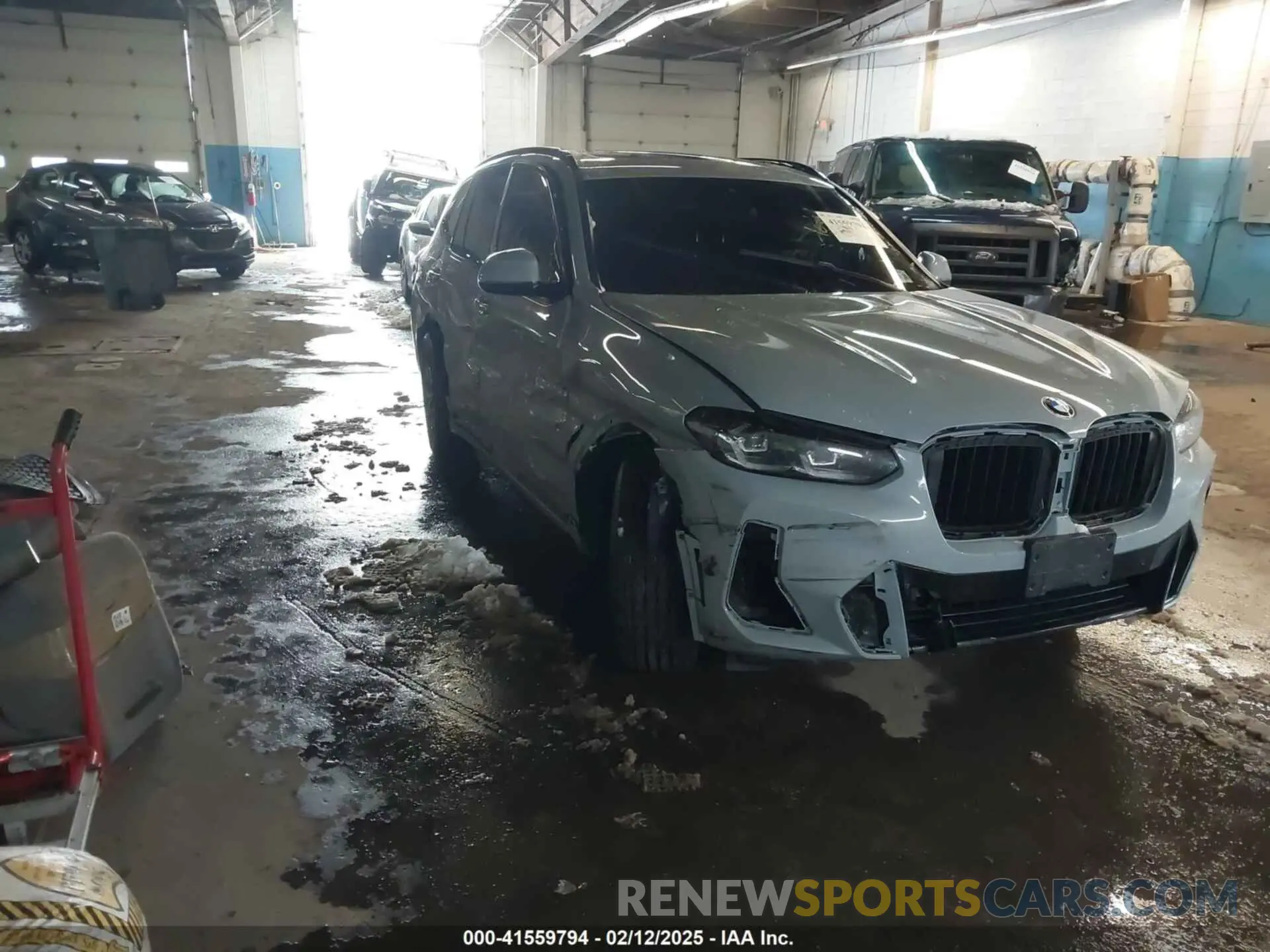 1 Photograph of a damaged car 5UX53DP07R9U77767 BMW X3 2024