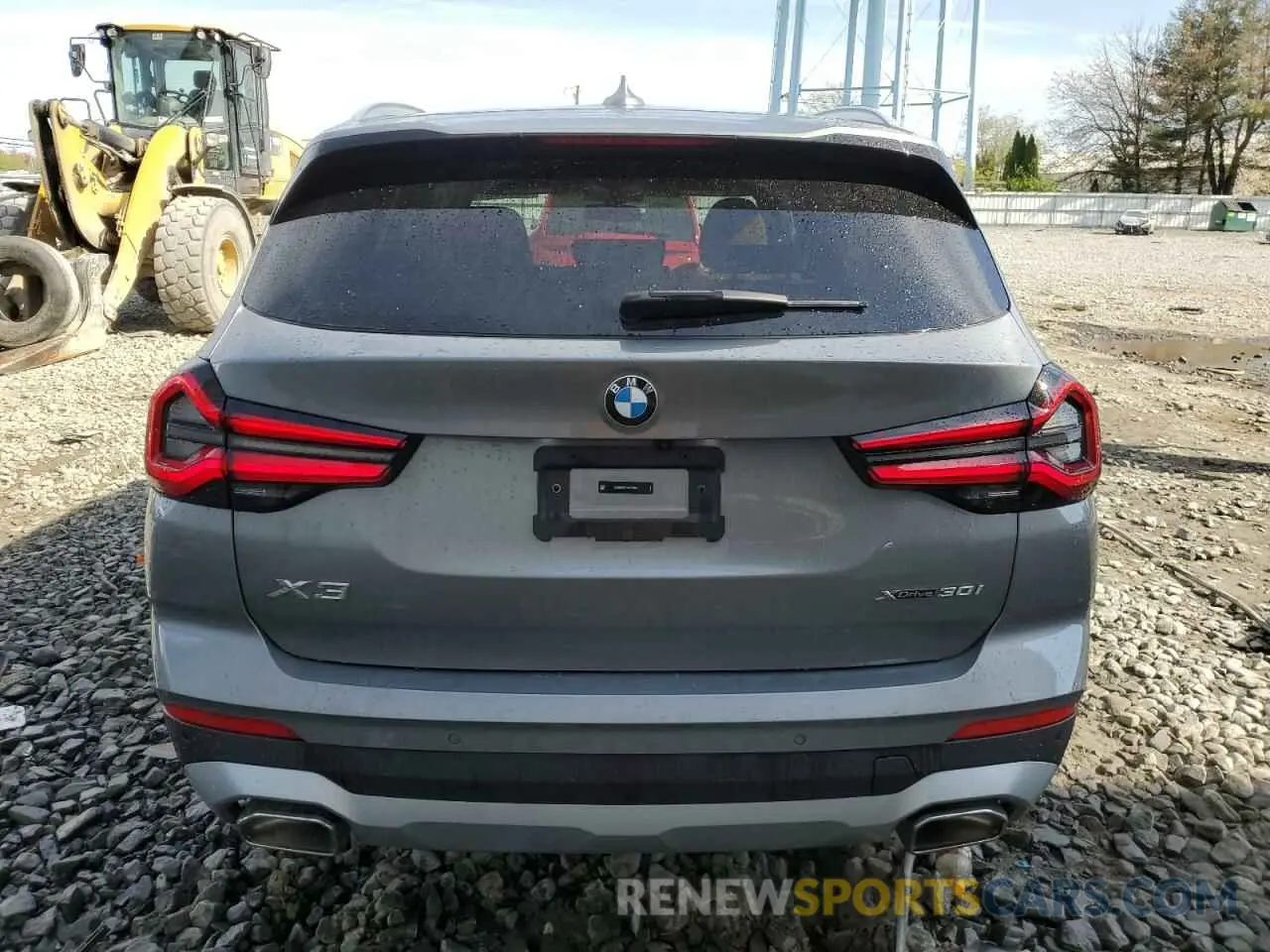 6 Photograph of a damaged car 5UX53DP07R9V73947 BMW X3 2024