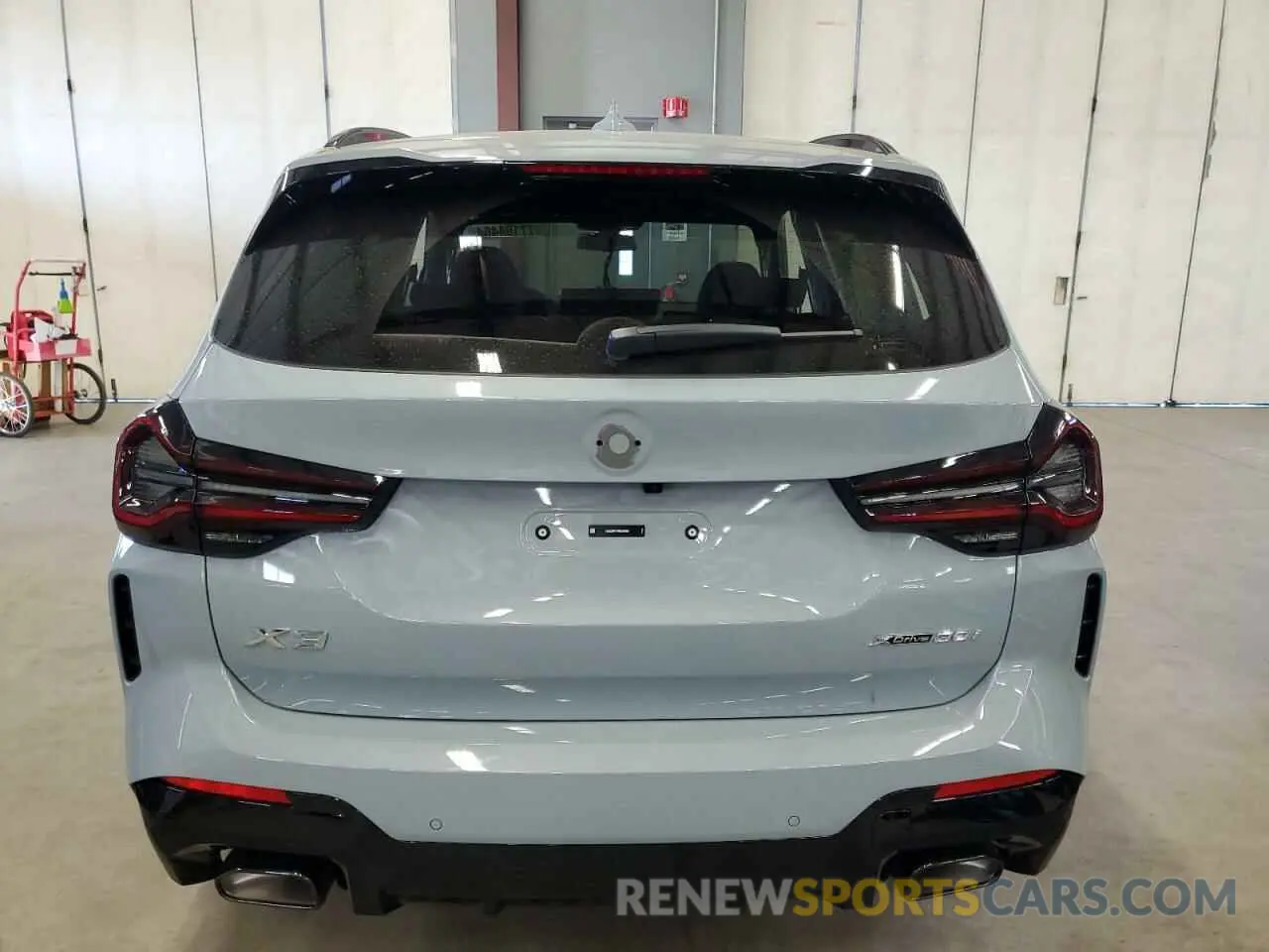 6 Photograph of a damaged car 5UX53DP07R9X26620 BMW X3 2024