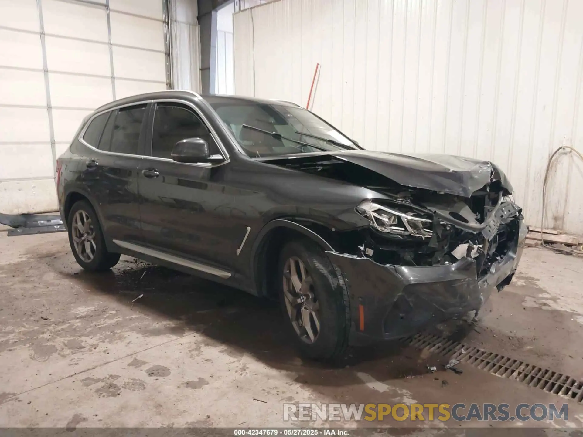 1 Photograph of a damaged car 5UX53DP09R9U57570 BMW X3 2024