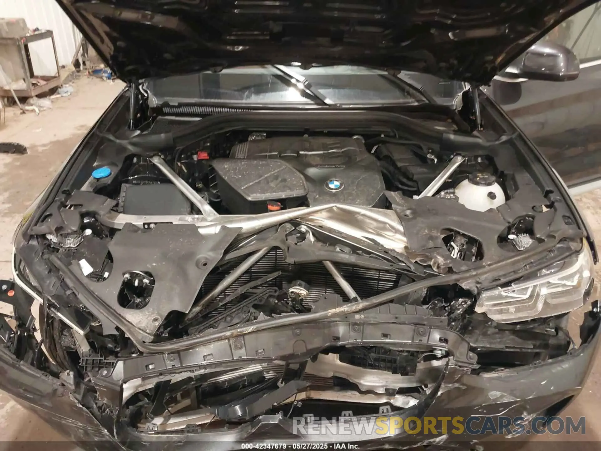 10 Photograph of a damaged car 5UX53DP09R9U57570 BMW X3 2024
