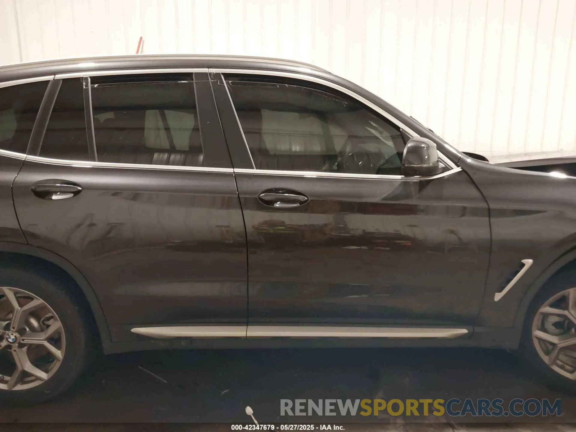 14 Photograph of a damaged car 5UX53DP09R9U57570 BMW X3 2024
