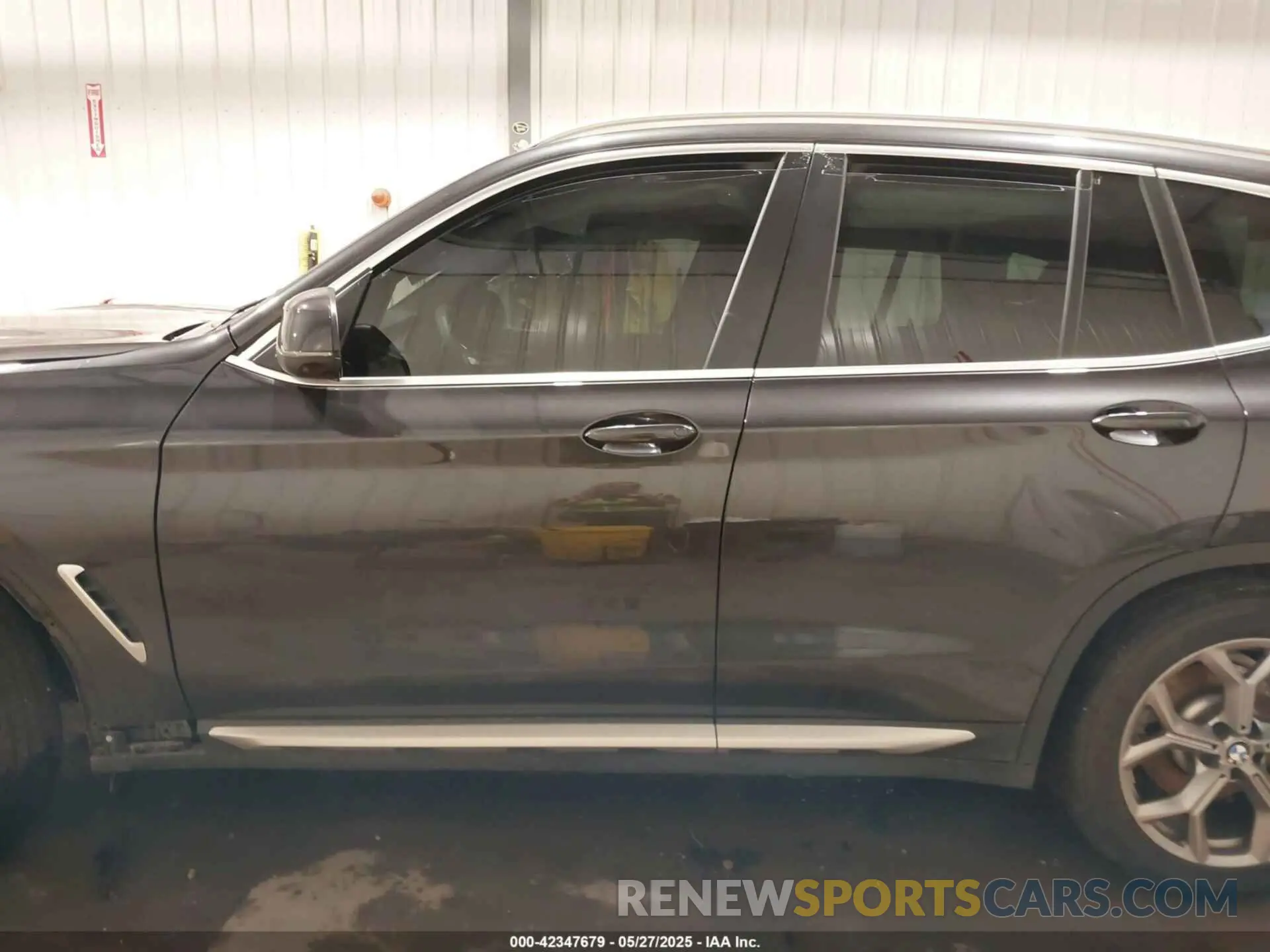 15 Photograph of a damaged car 5UX53DP09R9U57570 BMW X3 2024