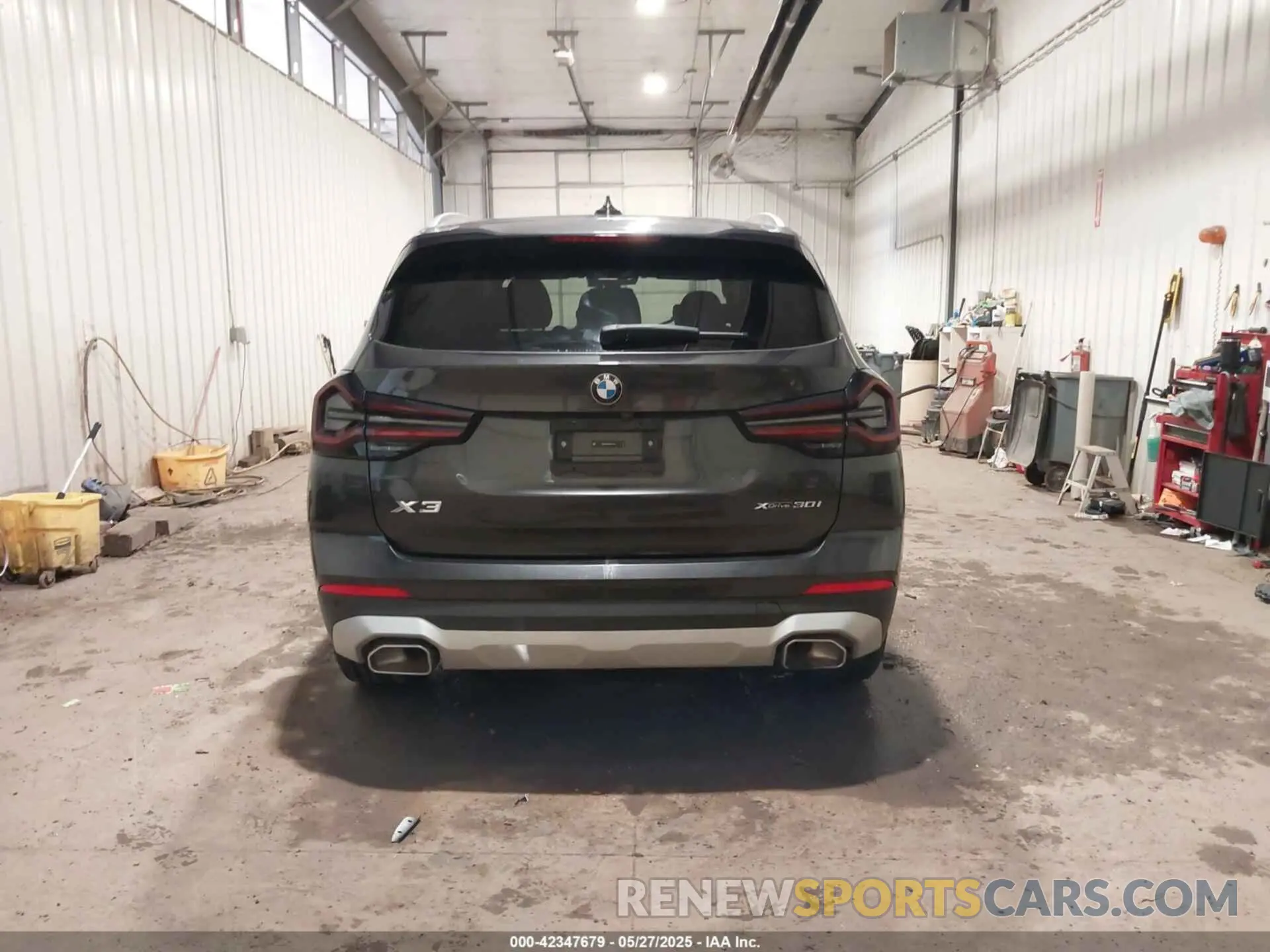 17 Photograph of a damaged car 5UX53DP09R9U57570 BMW X3 2024