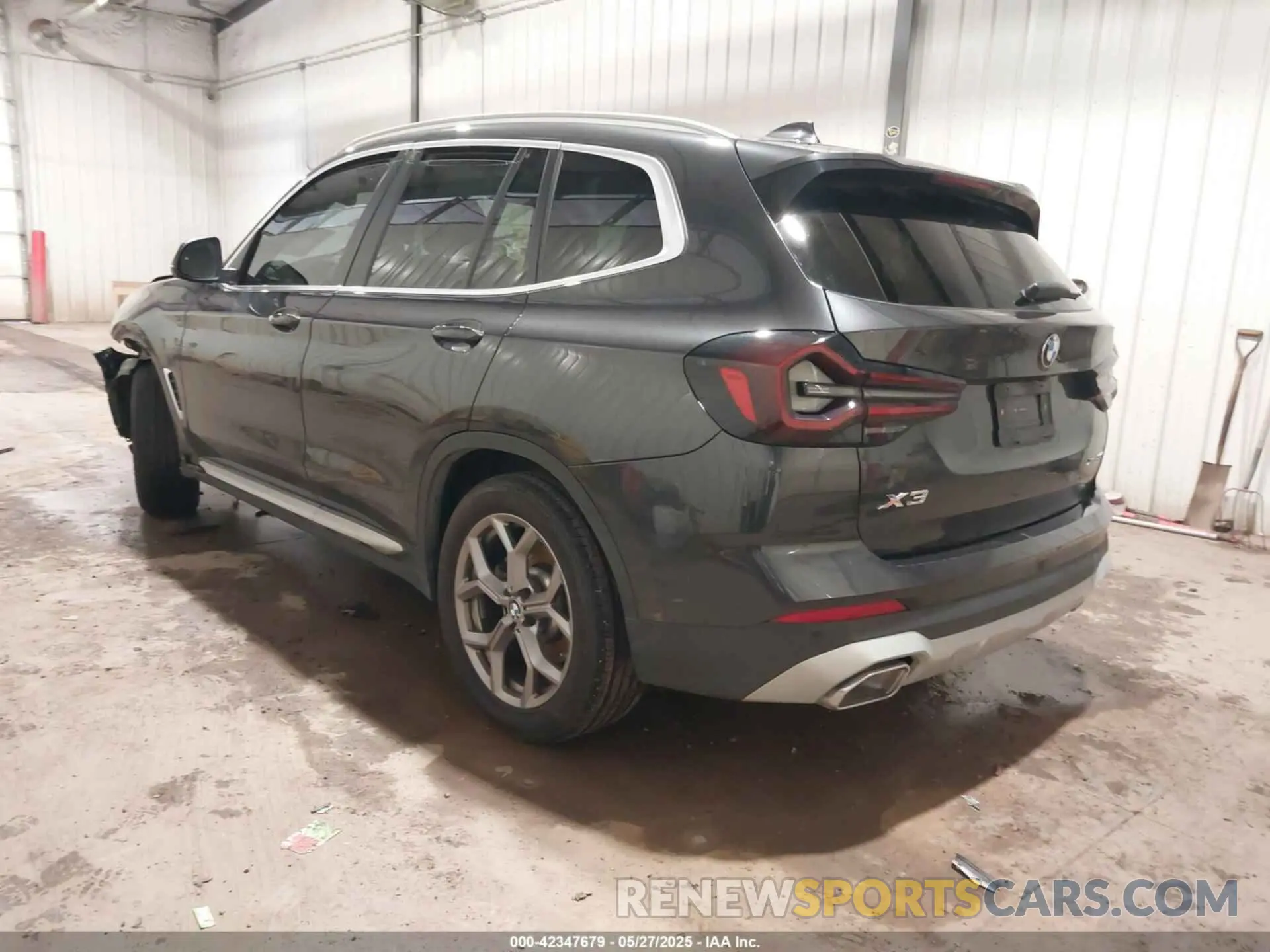 3 Photograph of a damaged car 5UX53DP09R9U57570 BMW X3 2024