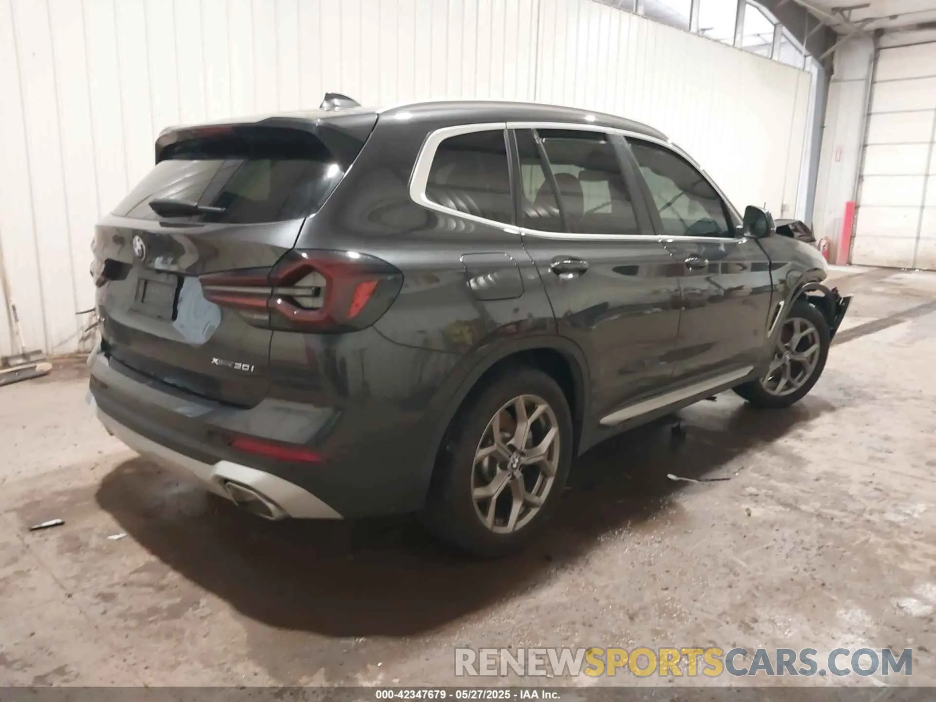4 Photograph of a damaged car 5UX53DP09R9U57570 BMW X3 2024