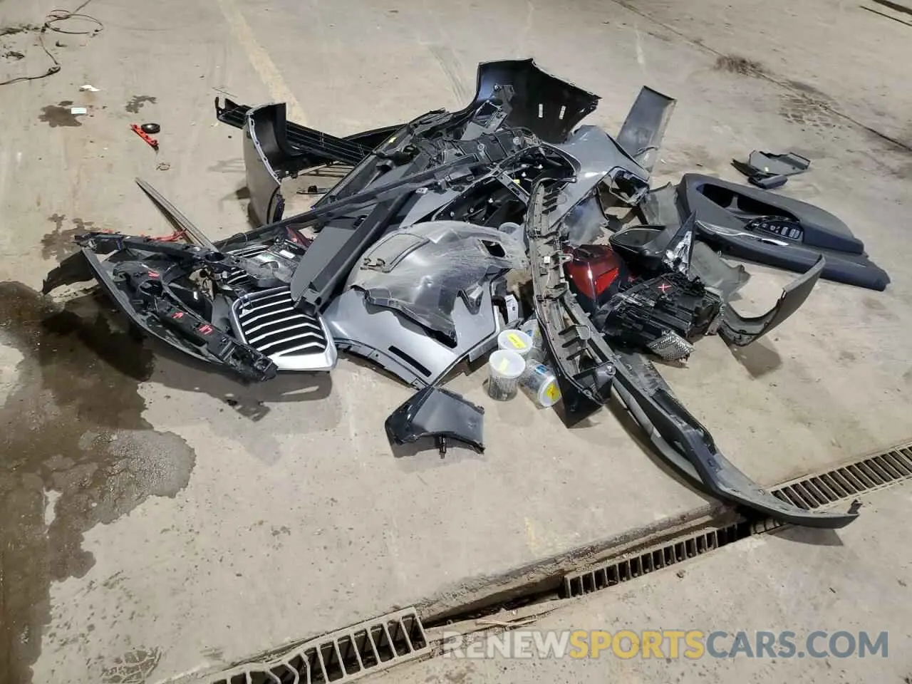 13 Photograph of a damaged car 5UX53DP09R9V75408 BMW X3 2024