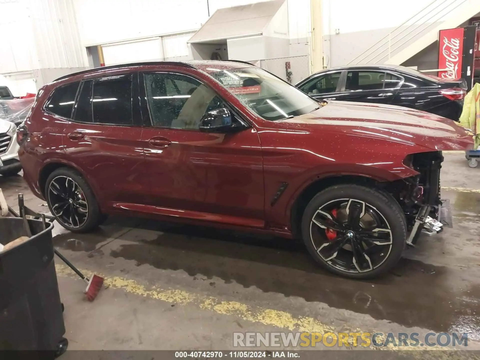 14 Photograph of a damaged car 5UX83DP04R9W84033 BMW X3 2024