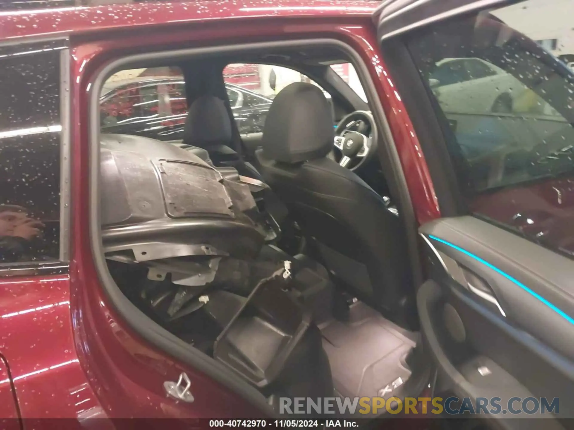 8 Photograph of a damaged car 5UX83DP04R9W84033 BMW X3 2024