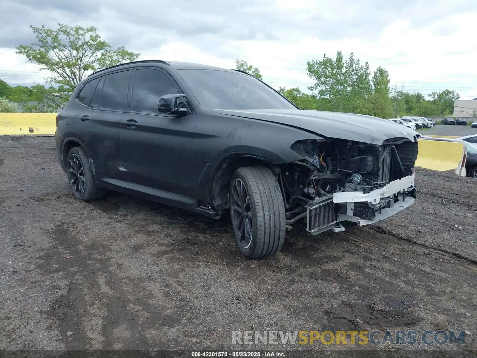 1 Photograph of a damaged car 5UX83DP05R9X37614 BMW X3 2024
