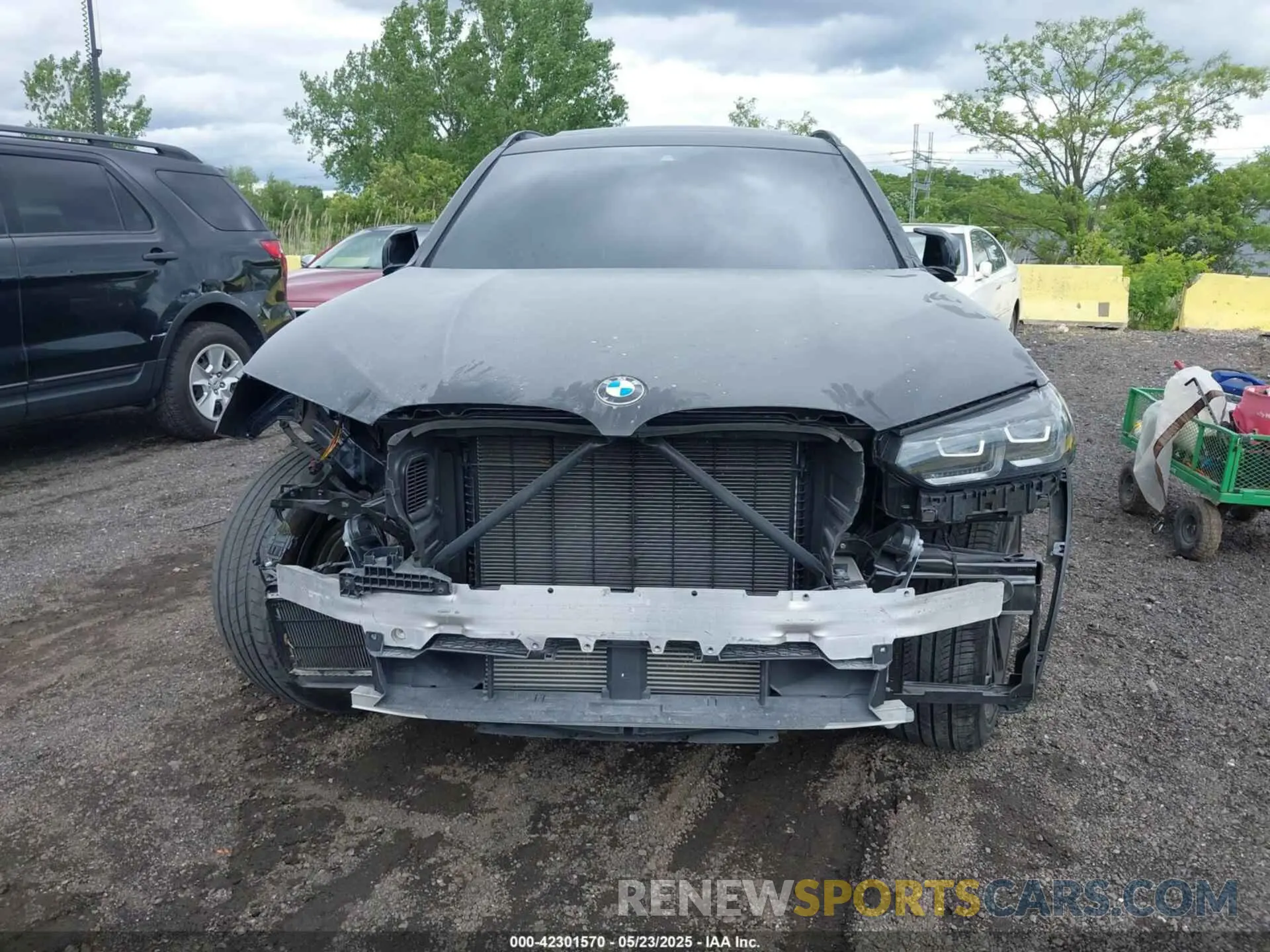 11 Photograph of a damaged car 5UX83DP05R9X37614 BMW X3 2024