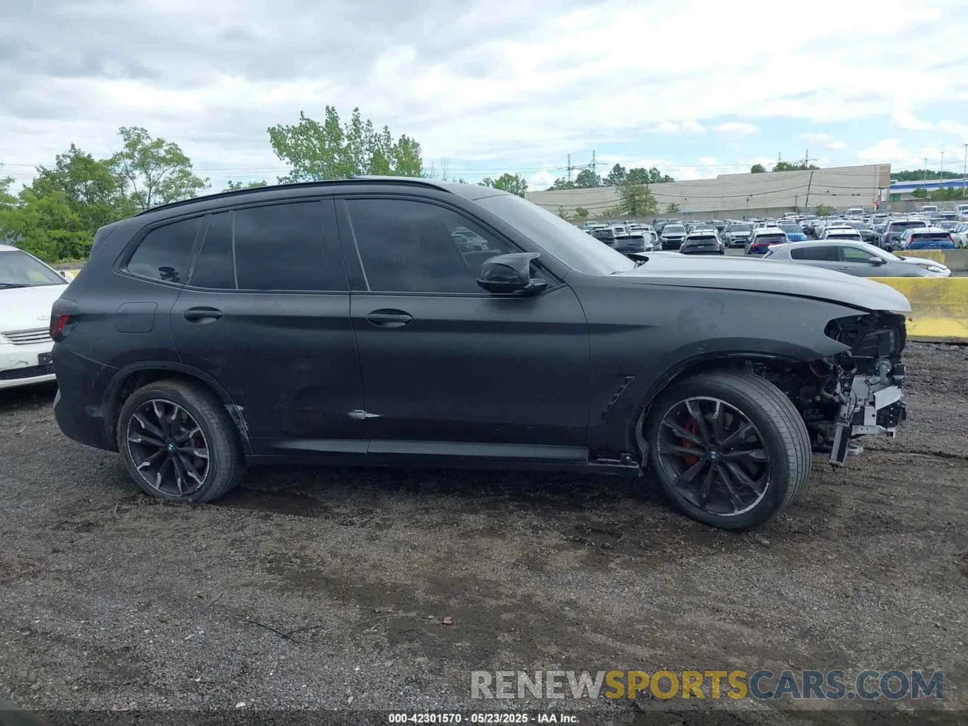 12 Photograph of a damaged car 5UX83DP05R9X37614 BMW X3 2024