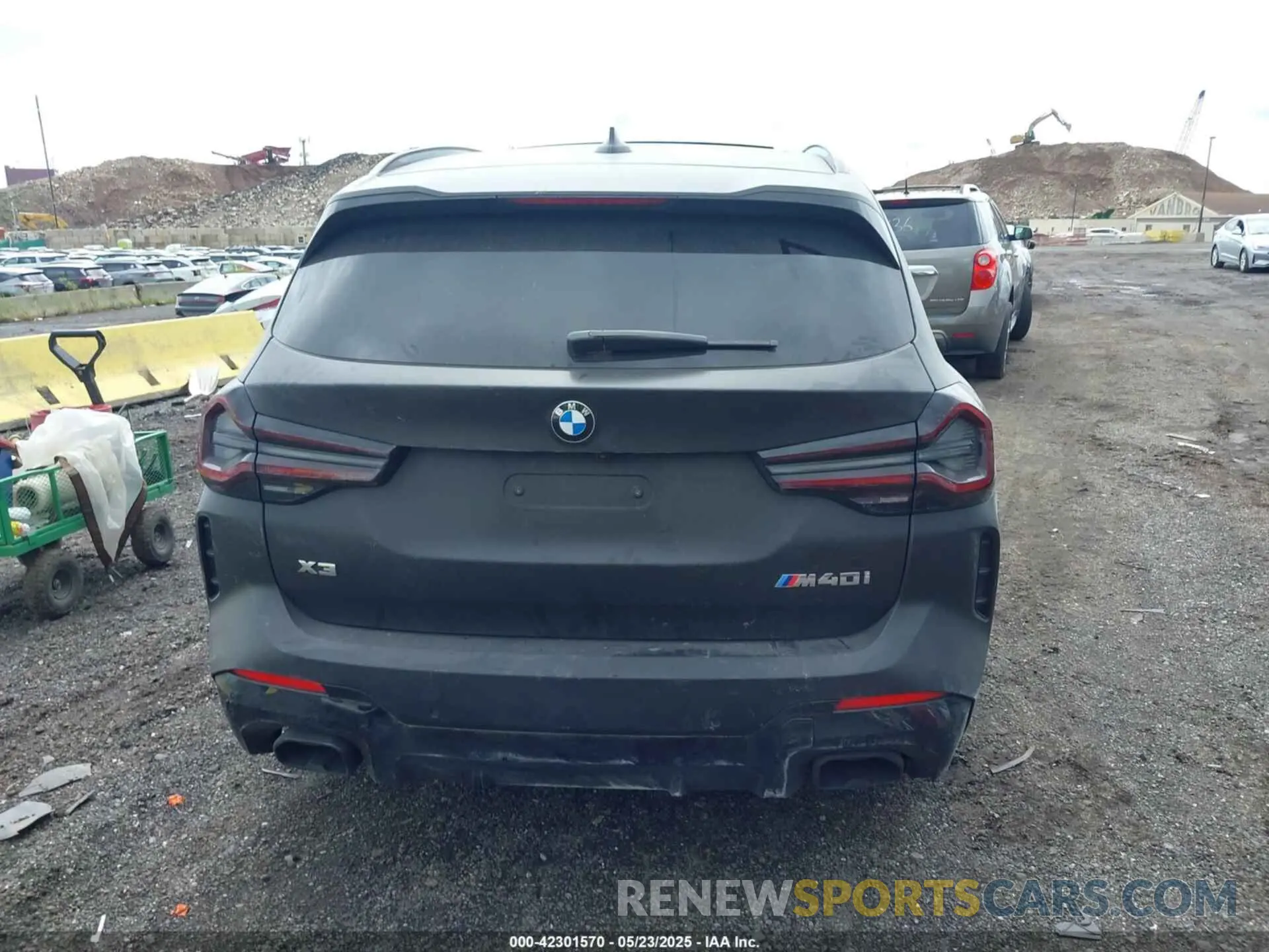 15 Photograph of a damaged car 5UX83DP05R9X37614 BMW X3 2024