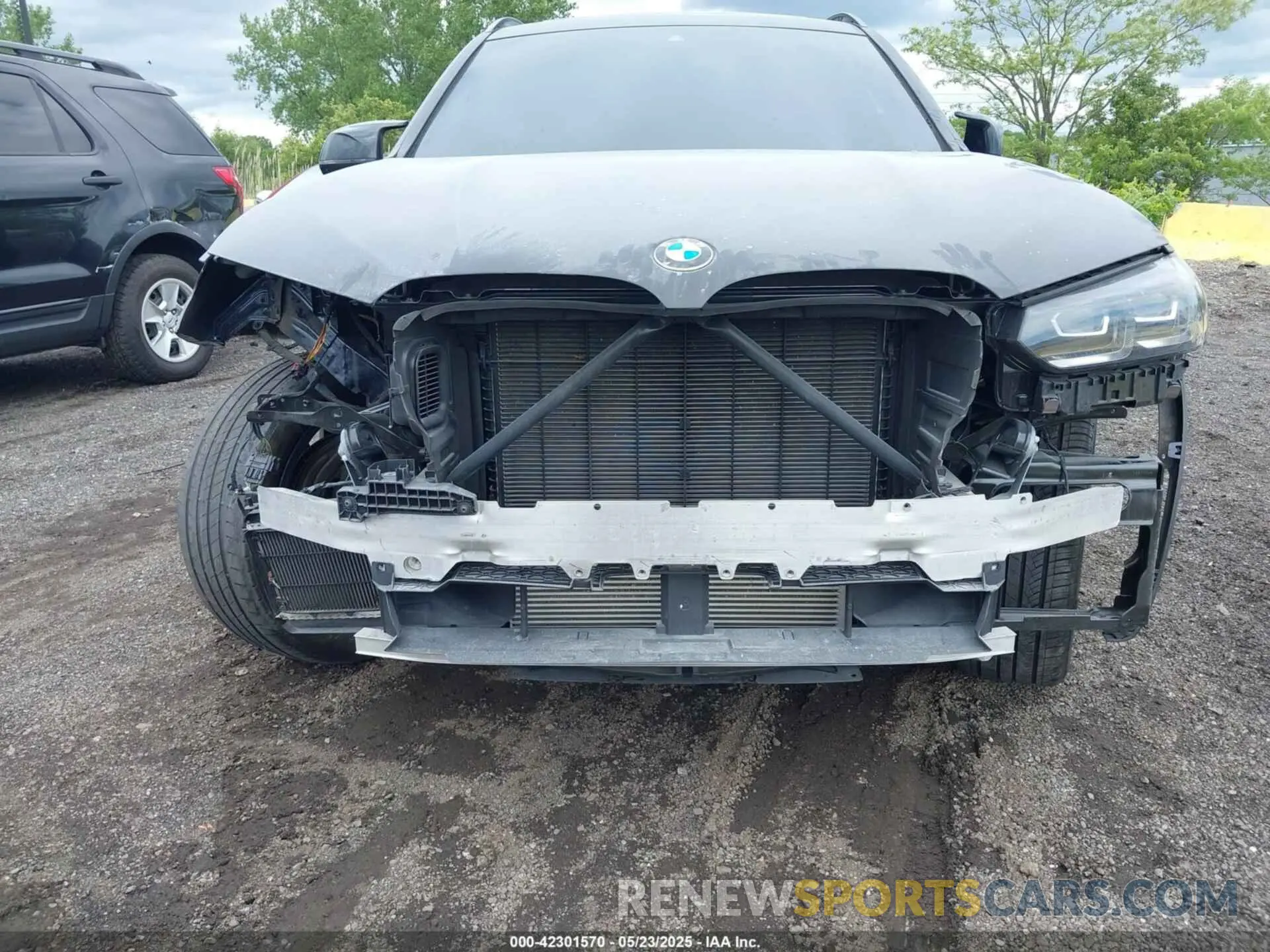 6 Photograph of a damaged car 5UX83DP05R9X37614 BMW X3 2024