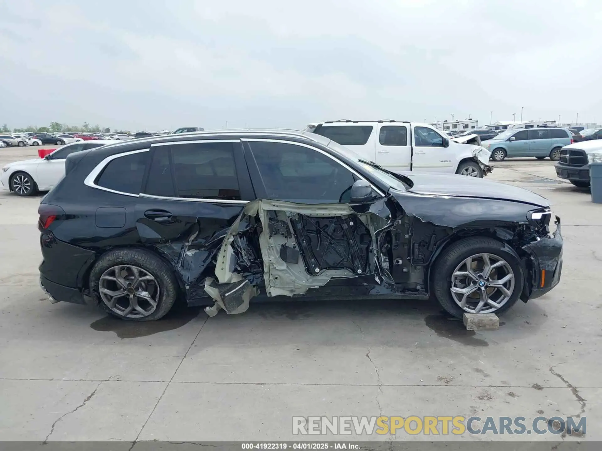 12 Фотография поврежденного автомобиля WBX57DP02RN276570 BMW X3 2024