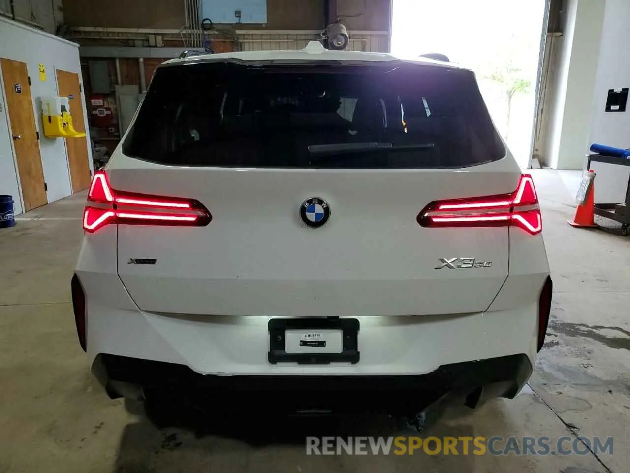 6 Photograph of a damaged car 5UX53GP08S9017637 BMW X3 30 XDRI 2025