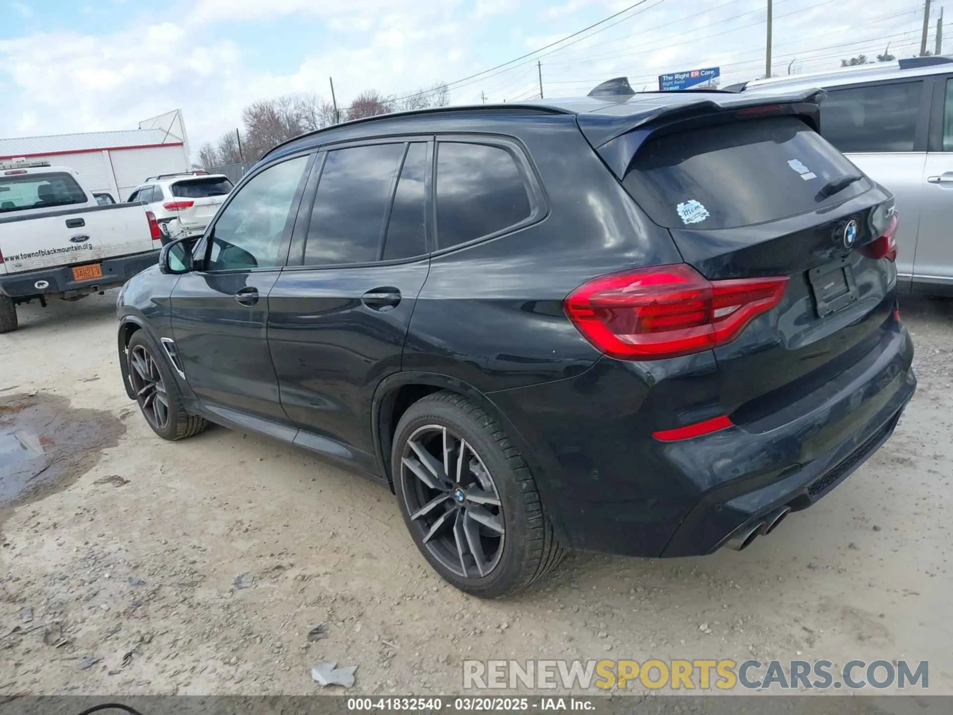3 Photograph of a damaged car 5YMTS0C01L9B31645 BMW X3 M 2020