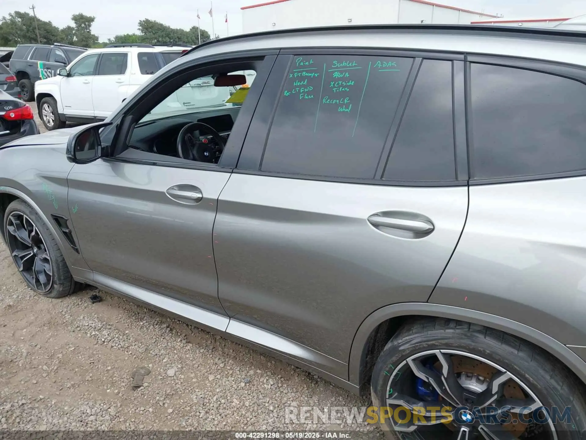 14 Photograph of a damaged car 5YMTS0C02LLT10003 BMW X3 M 2020