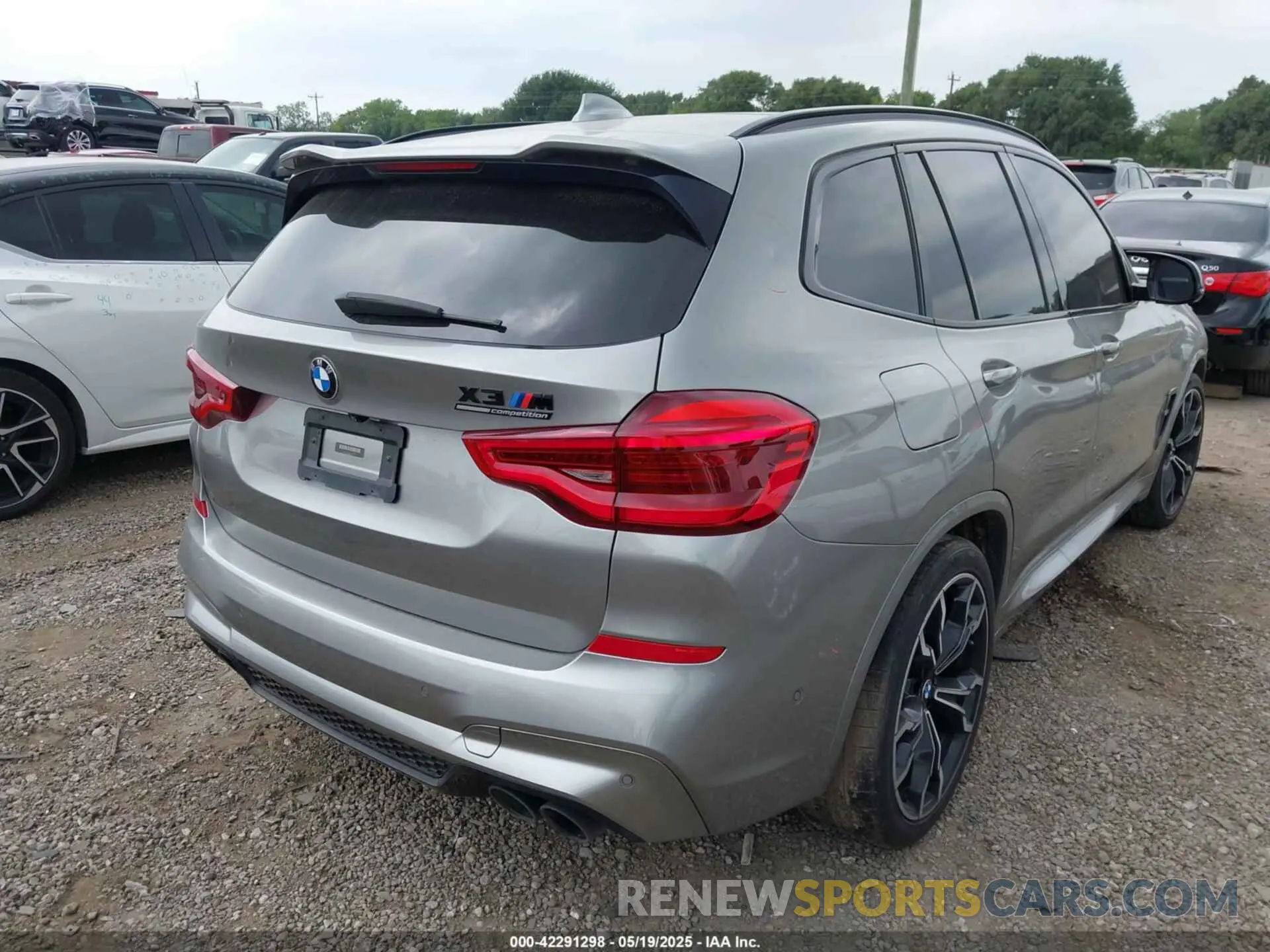 4 Photograph of a damaged car 5YMTS0C02LLT10003 BMW X3 M 2020