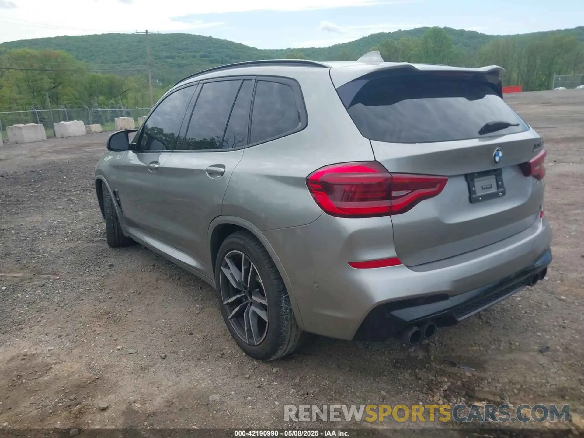 3 Photograph of a damaged car 5YMTS0C03L9C47882 BMW X3 M 2020