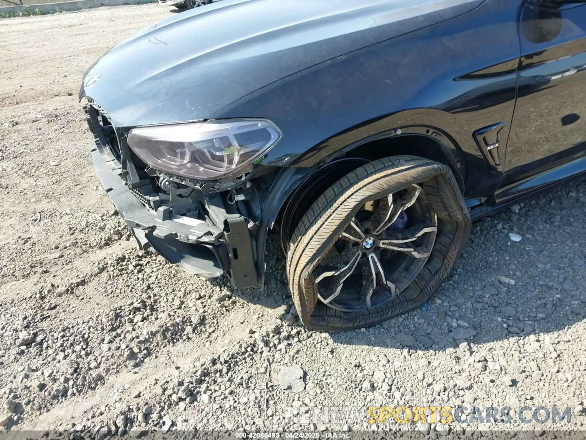 17 Photograph of a damaged car 5YMTS0C08L9B17273 BMW X3 M 2020