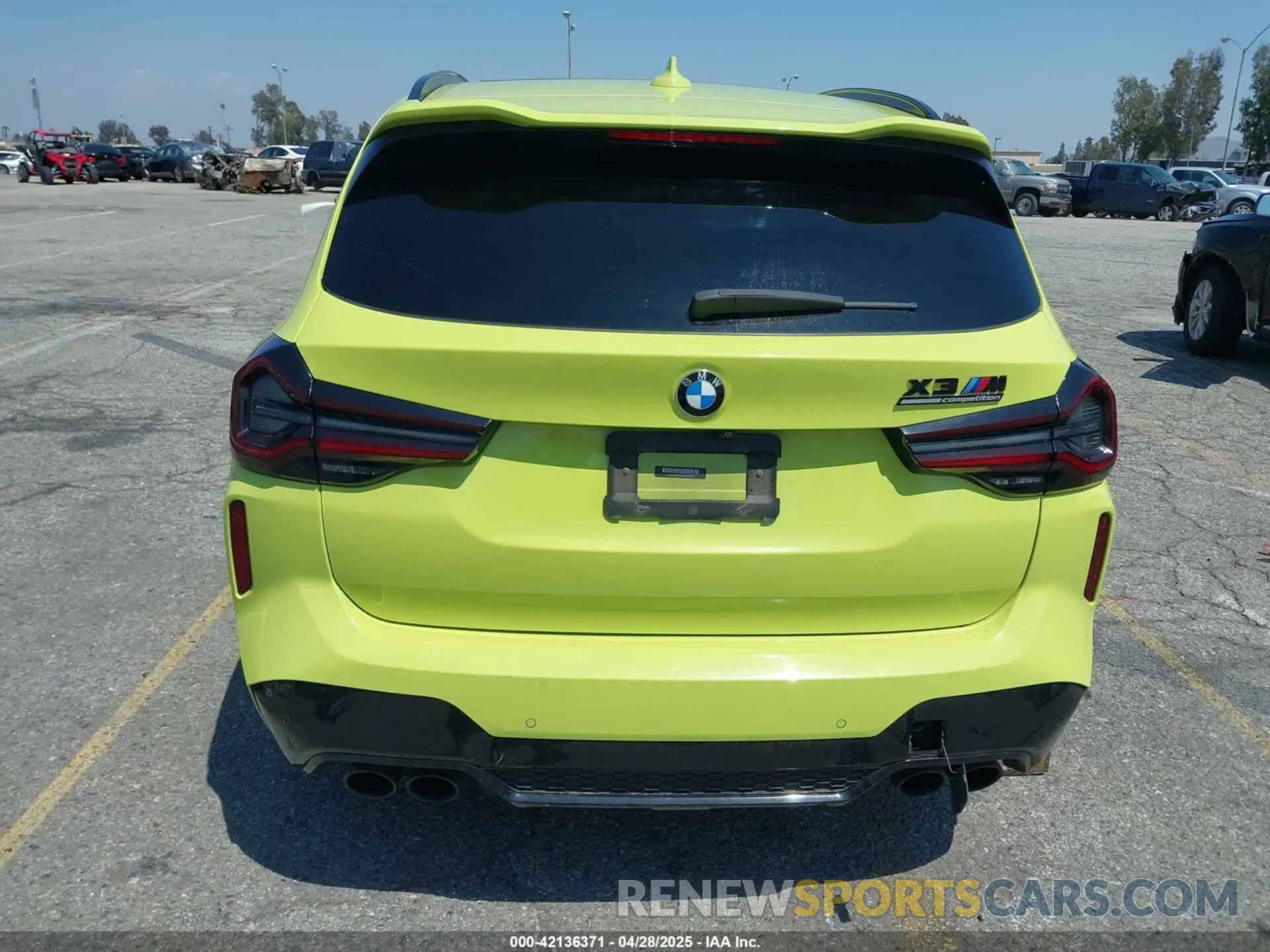 17 Photograph of a damaged car 5YM13EC02N9K07973 BMW X3 M 2022