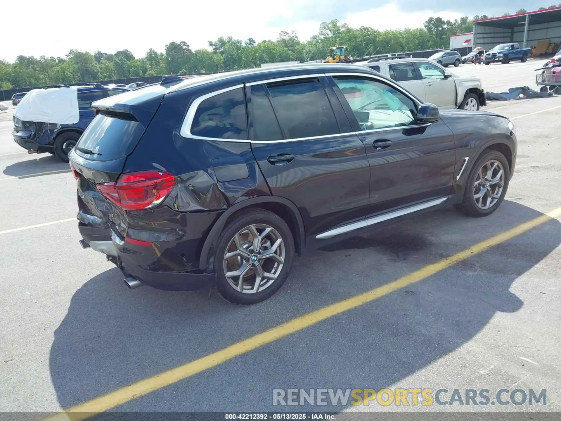 4 Photograph of a damaged car 5UXTS1C03M9D99837 BMW X3 PHEV 2021