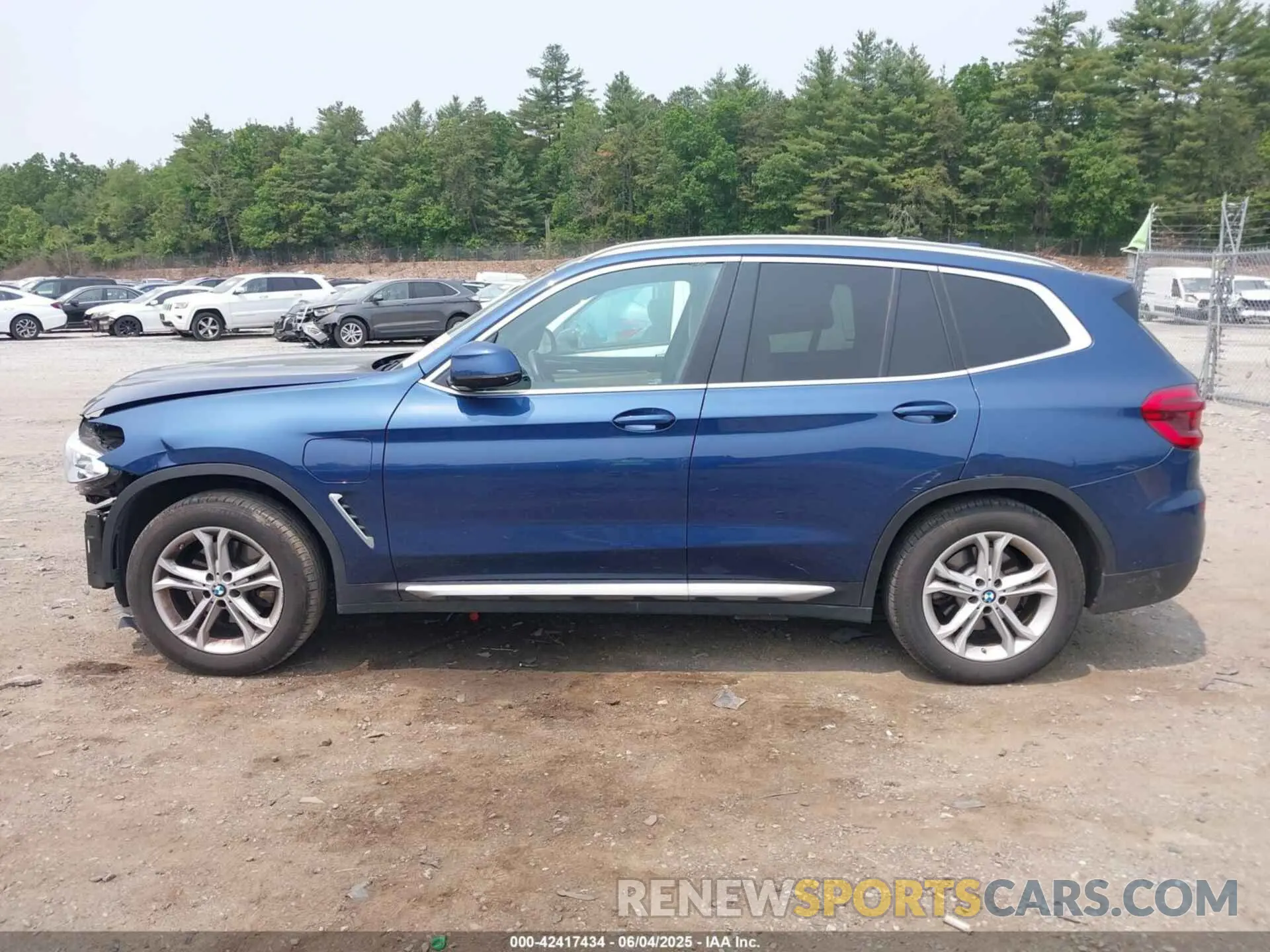 14 Photograph of a damaged car 5UXTS1C04M9E30643 BMW X3 PHEV 2021