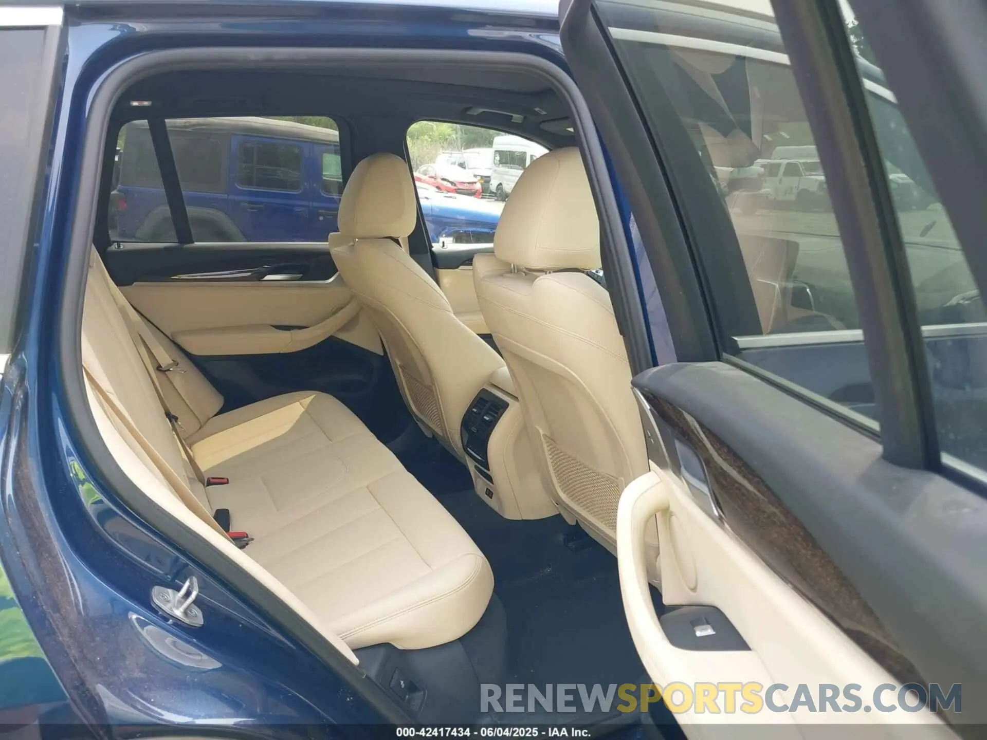 8 Photograph of a damaged car 5UXTS1C04M9E30643 BMW X3 PHEV 2021